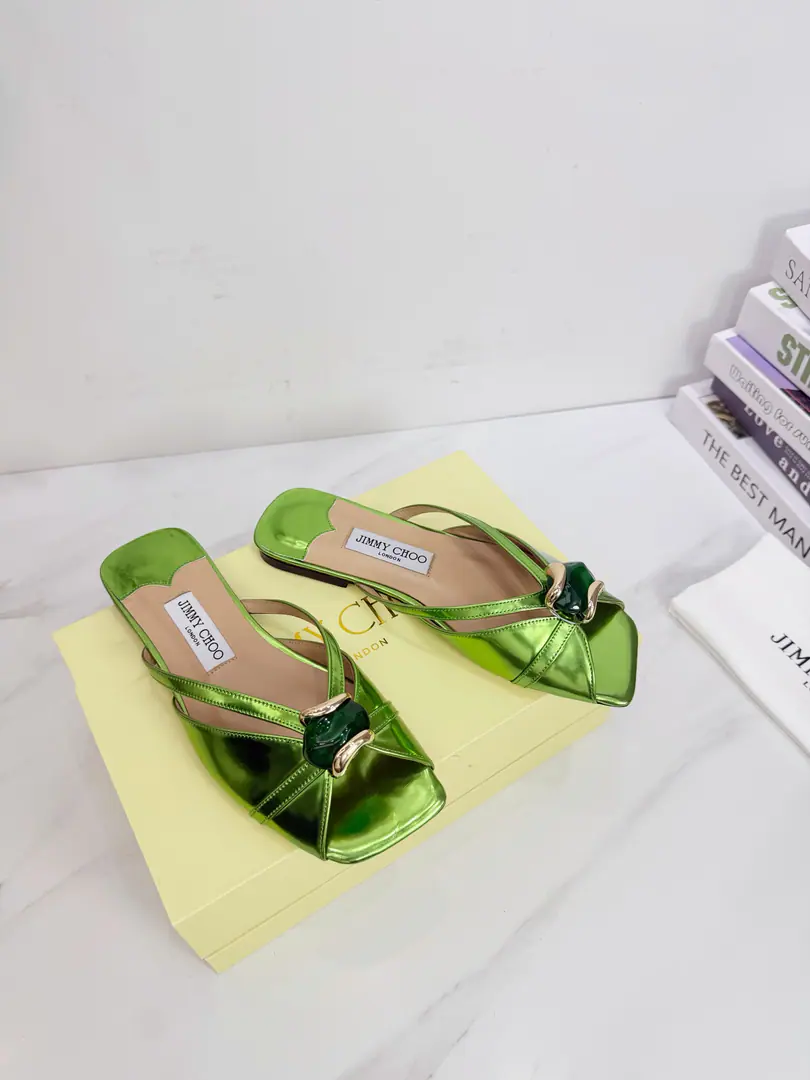 Get out of the factory. JIMMY CHOO(Jimmy Chow.) 💝💝💝It's a very comprehensive fashion brand., Hong Kong,The big fashion blogger and star of America has a high profile for women., - It's a game., The pair of sandals in the back of the heel.. Australian pointer. Circle Head, Header Series, It's beautiful., Loved grace., ♪ Love the future of the smug ♪, Just looking at it and wanting to have it right away., But a pair of fine heels is a trick.～～～～～～～～～～～～～～～～～ 💝It's a series of great things., A lady of no concern., And then they create a different overall effect., Jimmy Choo Designing something that inspires women to remain unattractive.💝💝💝 1⃣️Fabulous.: Import metal paints 2⃣️Uchi.: Imported a parchment. Super soft and delicate. 3⃣️Otsumi!: The original Italian is really colory. 4⃣️Codes: 35One.39(40.41.42.Custom)