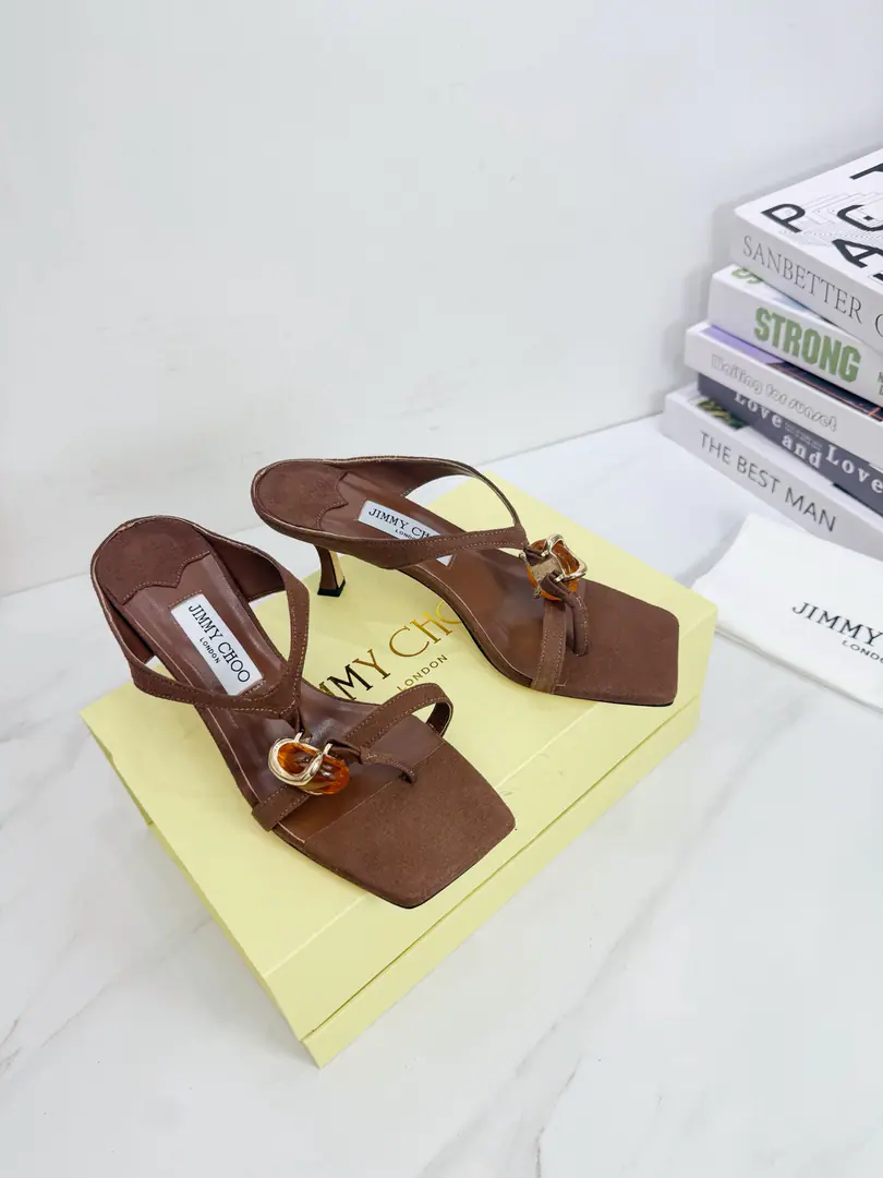 Get out of the factory. JIMMY CHOO(Jimmy Chow.) 💝💝💝It's a very comprehensive fashion brand., Hong Kong,The big fashion blogger and star of America has a high profile for women., - It's a game., The pair of sandals in the back of the heel.. Australian pointer. Circle Head, Header Series, It's beautiful., Loved grace., ♪ Love the future of the smug ♪, Just looking at it and wanting to have it right away., But a pair of fine heels is a trick.～～～～～～～～～～～～～～～～～ 💝It's a series of great things., A lady of no concern., And then they create a different overall effect., Jimmy Choo Designing something that inspires women to remain unattractive.💝💝💝 1⃣️Fabulous.: Import of sheep 2⃣️Uchi.: Imported a parchment. Super soft and delicate. 3⃣️Otsumi!: The original Italian is really colory. He's tall.6.5 4⃣️Codes: 35One.39(40.41.42.Custom)