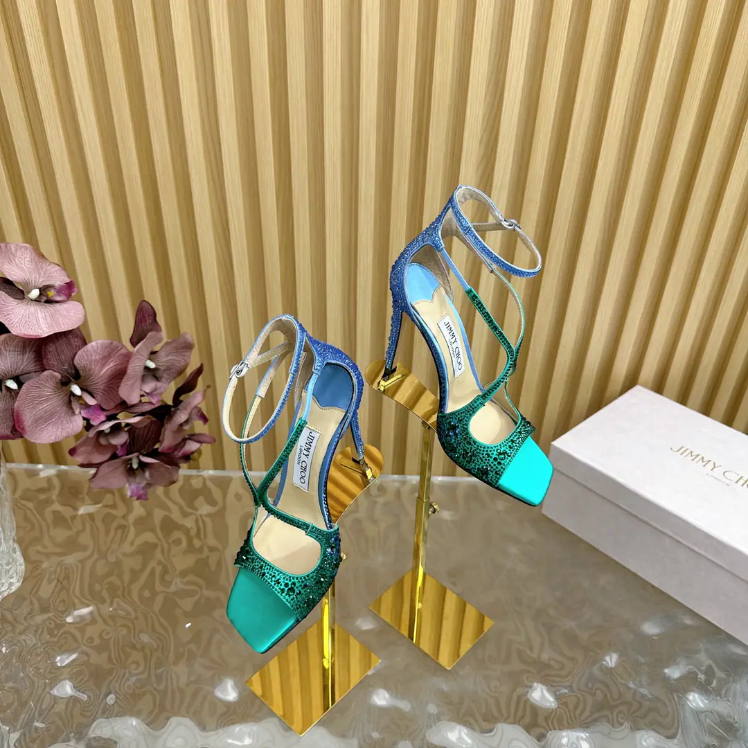 The first edition of the market exclusive high. 2025New Colour Jimmy ChooMorten's shoe., The street tap.SAECrystal chains, heels. Trailer Series Fancy scalding diamond. - The rainbows. （The whole shoe is schwarochian.）Personal sandals., 99％ A unique individual., Add1%It's a great inspiration., It's full of movies., You'll be a big piece in seconds.. Light it up., Show off., Romantic writing is ready., Lighten up your good mood.. ➰Heel is a man-made drill., Original custom-made crystal drilling necklace embedded in secret, Weave the starlight screens. Fabulous.: It's a very high-quality silk drill. Inner: - Good little sheep. Otsumi!: Italy IIIATier cattle skin. He's tall.: 10cm Codes: 35－39 （40, 41, 42 I'll make sure I don't change it.）
