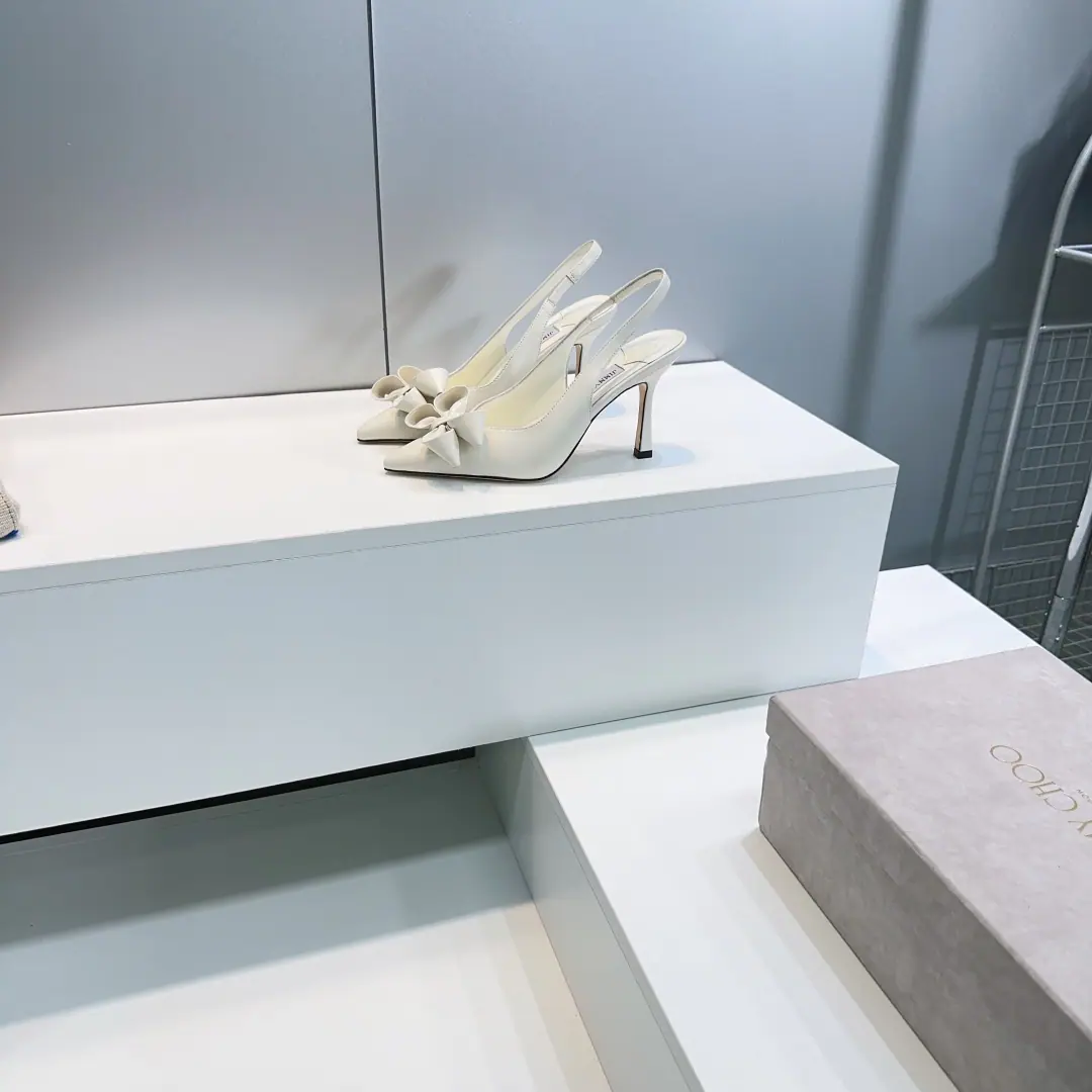 High quality out of the plant.！Top Quality🔥Jimmy Choo Chow Yuji. 26Spring and summer.jcNew paragraphStazThe pointy flower.🌺Butterfly with Muller's heels. Shoes slipper series！ Staz Sling Back 70The series of heels., Use the original leather material to build a different elegant shoe type, A pair of fine bows and stereo shoes., And he's a fashion character.. ♪ The gloom of the spring ♪, ♪ To the tip of my toes ♪！Put on a brand new one.Staz High heels series, Let's go.「Flowers」Lou.！A stylish butterfly flower., ♪ Fresh eyes ♪, Activate the pleasure of springtime.. Jimmy ChooNew stuff. StazThe series is so beautiful and so foul., These butterflies are tied to Muller's heels., It's a real fairy tale., Elegance atmosphere🔥It's like a flower in a dress., Butterfly knots are designed sweet and elegant., Every step of the way is romantic.. The moller's shoes., It's cozy and stylish., You don't have to be tired of shopping. The shoe face is a mix of sheep skin. The insides are stale with crystal feet. Italian imports are so colory. He's tall.:10cm Codes:35-41（40 41 No. No.） Prefixed packaging