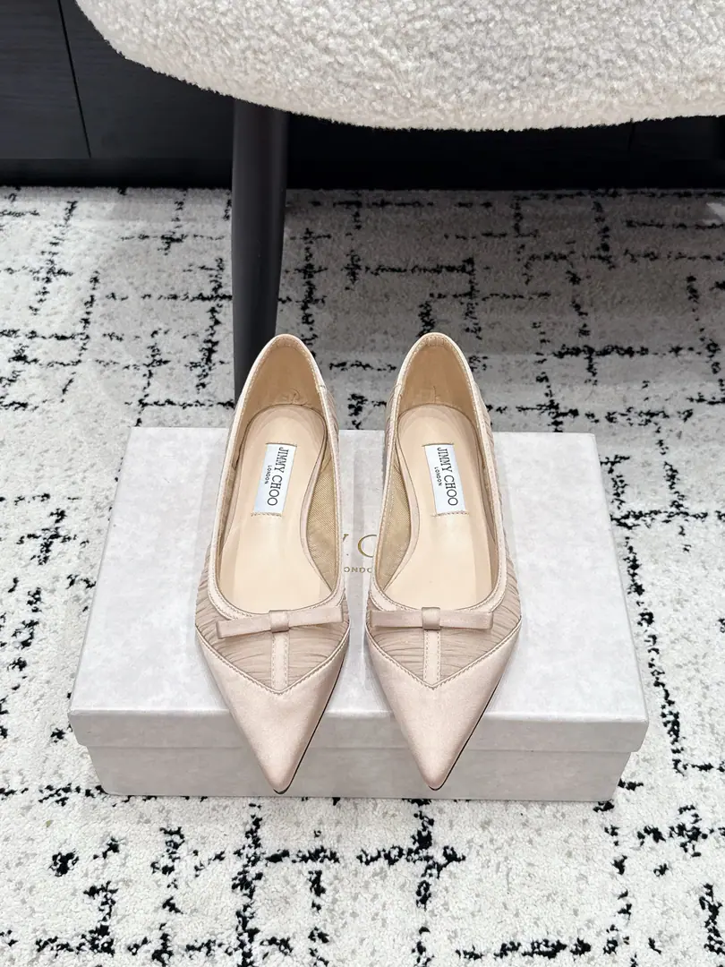 Jimmy Cho* 26/ Spring and summer, a new wrinkled nettuous butterfly with a single shoe on its head. The classic sharp-head shoe-type strap-in-leg effect., Wrinkles.+The combination of bows., I'm so happy to see you., Perfect interpretation.Jimmy Choo ♪ The light-minded romance ♪. The shoe line is flowing., The pointy design is perfect for the foot., Widefoot, The meat and the feet can be easily managed., The upper leg second is a fine foot., It's a good leg.. It's a never-ending stylish shoe in the shoe cabinet., Telecommuting, Date, The full set of events is right in the official setting., You can't make mistakes without closing your eyes.！ ✔️Fabulous.: Silk/The netting. ✔️Uchi.: Lamb skin. ✔️Otsumi!: That's a big one. ✔️size: 35-42（40 41 42Do it.）