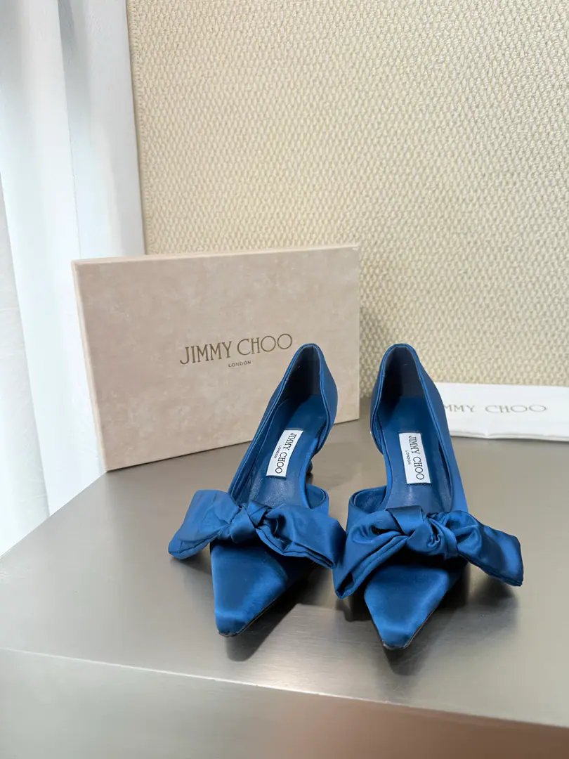 Jimmy ChooThe sage is high heels. Blue silk. Six color in. 🎀26AutumnISSYSeries An essential fashion single., Ripples, silky., A beach vacation., Dinner., The Sea Island wedding is a big movie. Fancy series ♪ The cold is clear ♪ Date/- The workplace.holdStay., The thin ankles of the top-end design of the bowing bow and bow of the butterfly., Tight and long legs., A gentle vacation with a cheek., The skin is so good at daily life. Adults don't choose. All in the shoe cabinet. 👠The shoe is a silky thing. The inside water dyes the skin. Codes Female 35 36 37 38 39 （40We'll do it. ） Prefixed packaging