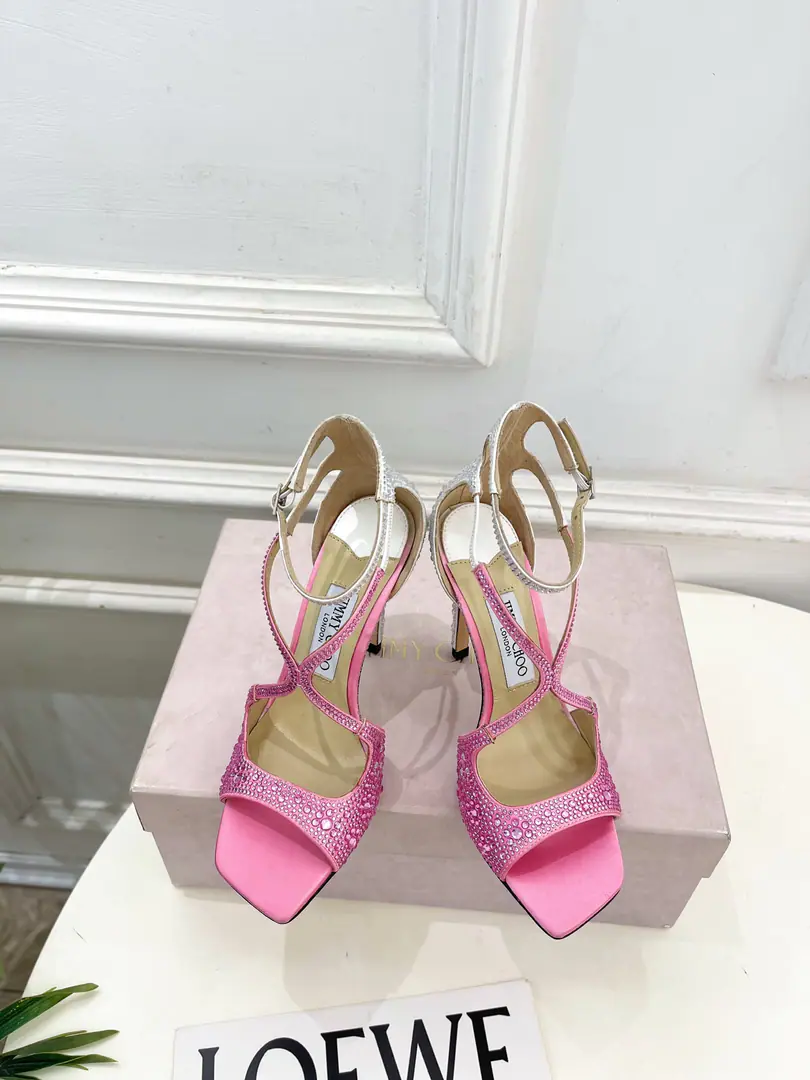JimmyChoo Jimmy Chow. 26𝐬𝐬 ✨ 2026New The cabinet is up to date.JCThe fish with the high-mouthed heel of sandals. BS- A gift. A super comfortable shoe with its feet., It's been a long time., The charm of fashion begins with the foot., ♪ I'm jealous of my eyes ♪, The sharp heels this year are more rosy., It's starting to lead fashion again., I'll take a look. ！ Shoe.: Original high-prescription fabric Uchi.: Imports of sheep's skin Otsumi!: The original Italian is a big one. He's tall.: 10cm Size: 35~39（40.41I'll make sure I don't change it.） Plant price Numbering: 2608045