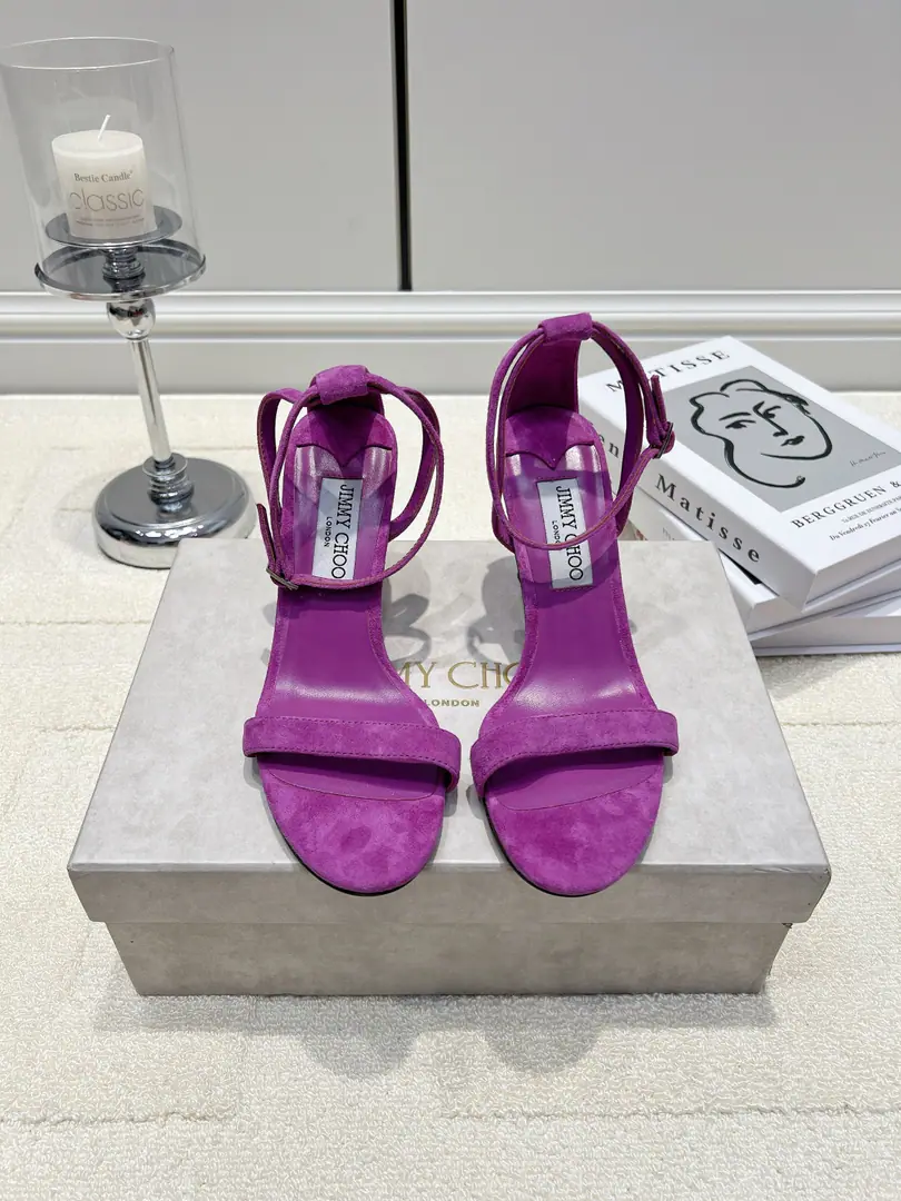 G Jimmy ChooViolet sheep, high heels.26ss Violet's a real good-looking shoe. A white spot on your upper foot. The high-quality violet is soft and bright., Yellow skin is easy to handle., The mirror is full. Classic toe-presenting type, Extending Footback Lines, I'll build my legs easily. Adjustable loop back trip tape, ♪ And stick it up your ankles ♪, You don't have to be a tramp., No backsliding. The fuzzy face is light and luxuries., The cynics are black and white., I'm not going to hurt you. A purple dress., French garter., A dress with a silk on it., The loose legs are amazing. Birthday party., Dinner party., Sea Island vacation., All the fine dates are steady.holdStay on the ground. ▪Shoe.: The sheep, the revel. ▪Foot.: In the sheep's skin. ▪Otsumi!: That's a big one. ▪Codes: 34-42（34.40.41.42I'll make sure I don't change it.）