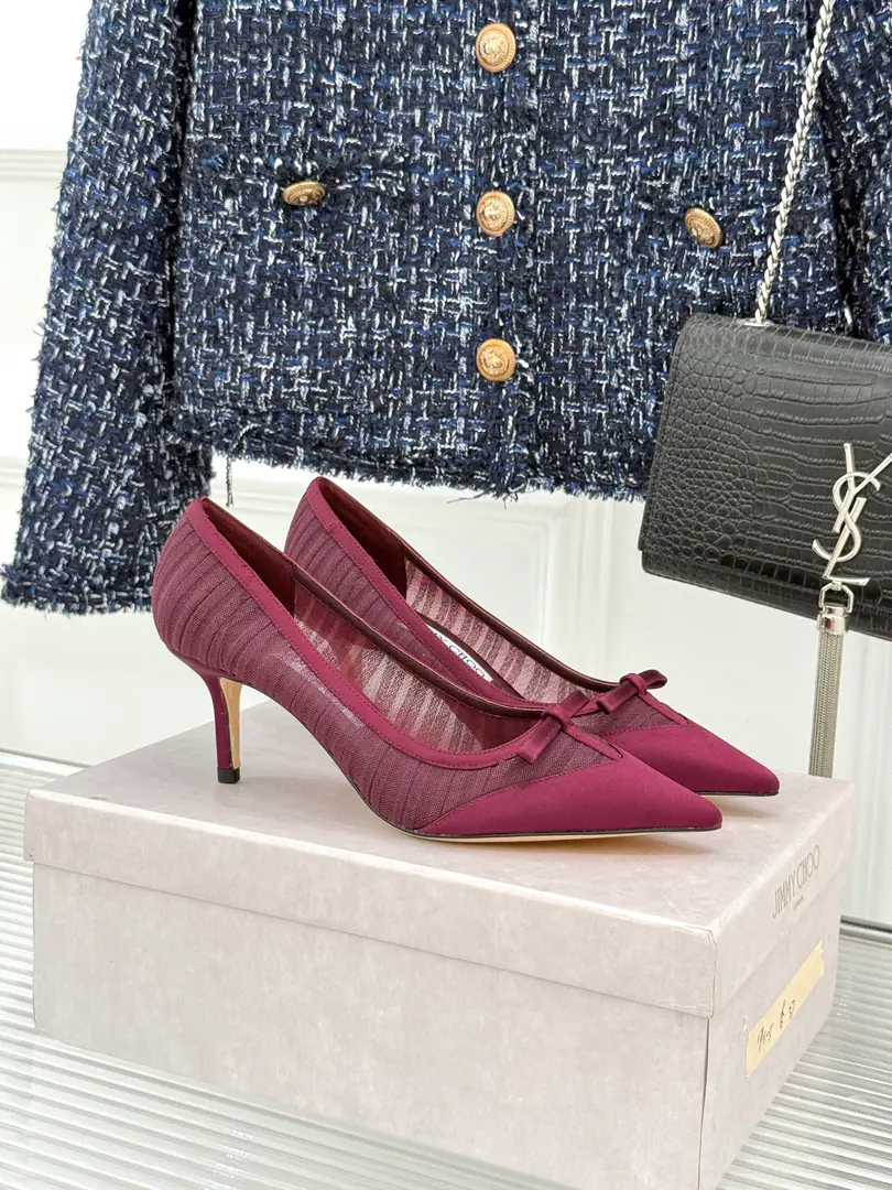 Plant price Jimmy Choo/Jimmy Chow.JC26WFNew Butterfly's got a pair of high heels on the tip of the head. Jimmy Cho Chun-suk's fairy shoes are so precious. The silk veil is so soft. The stylish bows of the stylish butterfly. Sneak the stuns and stretch the legs. The whole day was a rough one. They're so light and like clouds. The dress is a white moon. A little bit of a suit-scratch. You can easily handle dating time. Details are full of high quality. It's the pair of fairy shoes that's missing from the shoe cabinet. Put on your warmth. The most moving flat shoes this year. There's no mistake closing your eyes. The fabric is customized in the original version The inside feet are all sheep's skin. He's tall.: Floor/6.5cm/8.5cm Italian imports are so thick. size: 35-39（40/41Custom） Numbering: 81520260531
