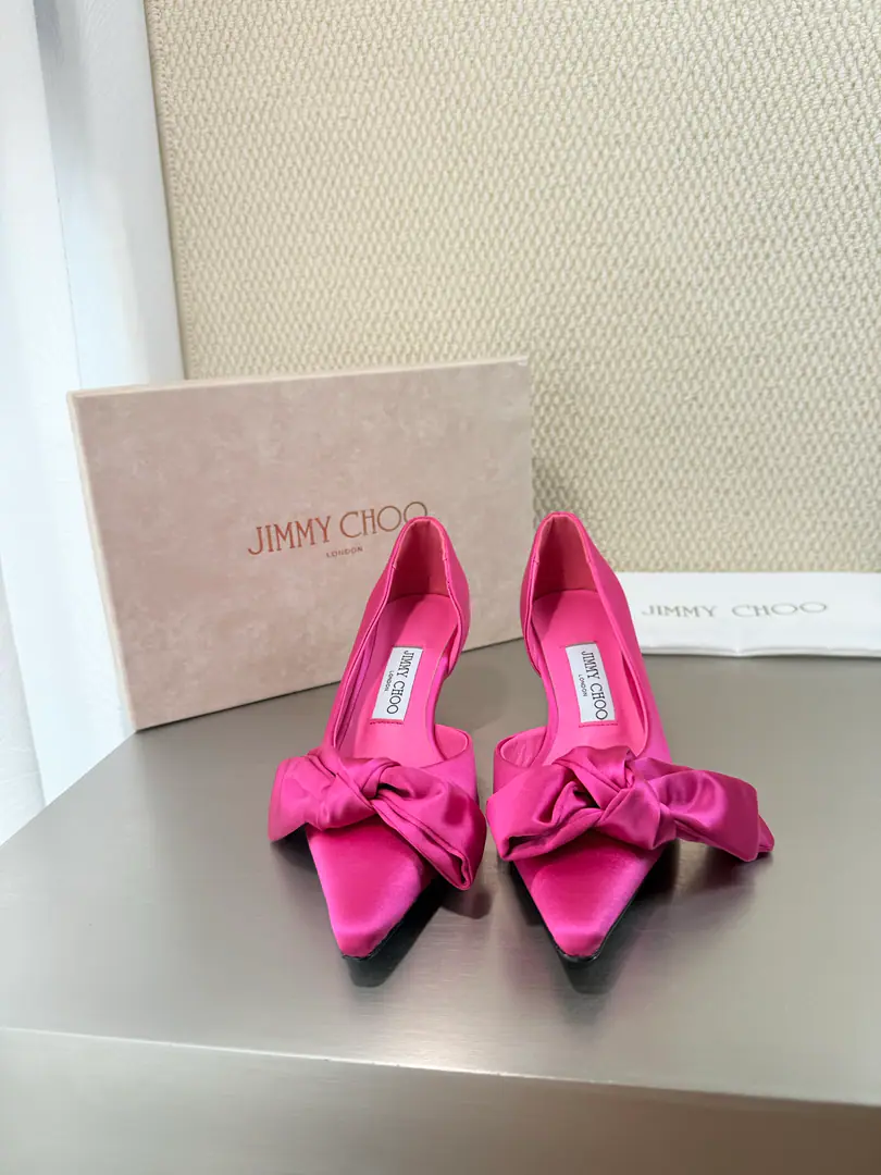 Jimmy ChooThe sage is high heels. The red silk. Six color in. 🎀26AutumnISSYSeries An essential fashion single., Ripples, silky., A beach vacation., Dinner., The Sea Island wedding is a big movie. Fancy series ♪ The cold is clear ♪ Date/- The workplace.holdStay., The thin ankles of the top-end design of the bowing bow and bow of the butterfly., Tight and long legs., A gentle vacation with a cheek., The skin is so good at daily life. Adults don't choose. All in the shoe cabinet. 👠The shoe is a silky thing. The inside water dyes the skin. Codes Female 35 36 37 38 39 （40We'll do it. ） Prefixed packaging