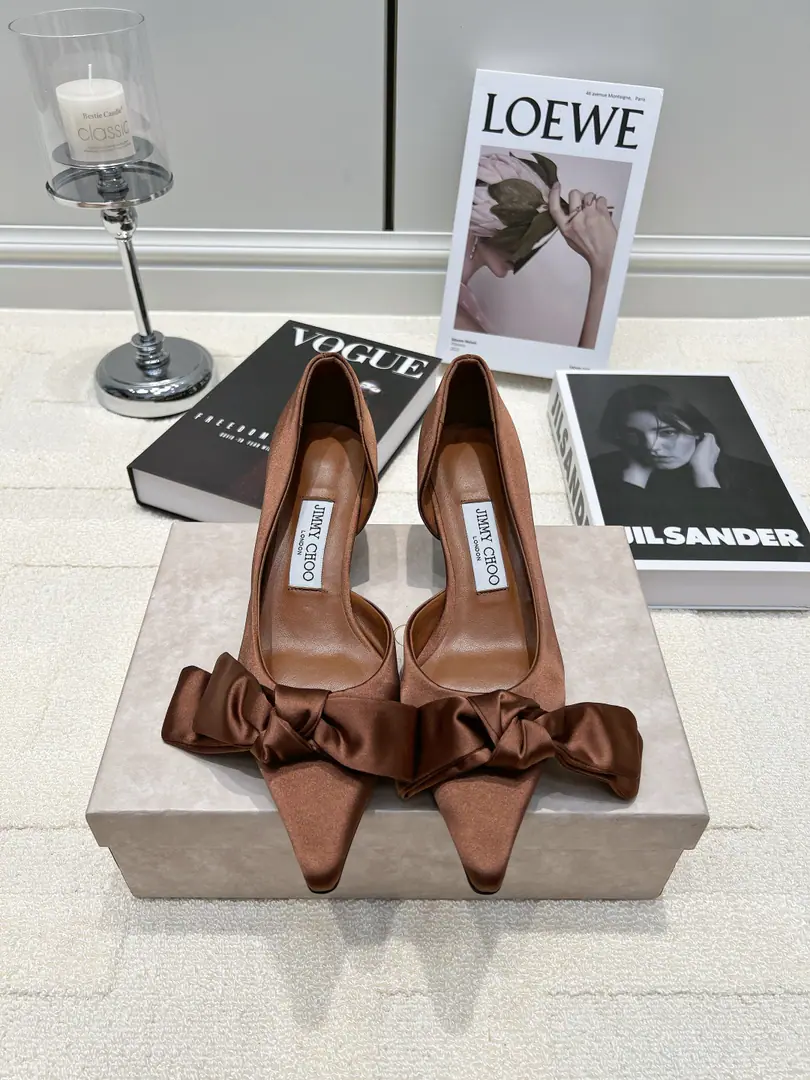 G Jimmy Choo Caramel browny butterfly with no head and heels.26ss The most autumn-time high heels of the year are either of them.！A thick caramel brown noodles., Gentle and noble., You're a great American lady.. Classic top-of-the-line., Vertical lengthen of legs, Sideclips and stylish display of the back line, The thin effect is straight full.. Big-ass stubby bow., Beautiful and sweet., The stint of the center and the tip., Soft and delicate.. The light is low-quality., No exaggeration., ♪ And I'm so excited ♪, Autumn with coats., Fly dress., The knitting is perfect.. ▪Shoe.: It's silky. ▪Foot.: Watered sheep skin. ▪Otsumi!: That's a big one. ▪Codes: 35-39（40We'll do it.）