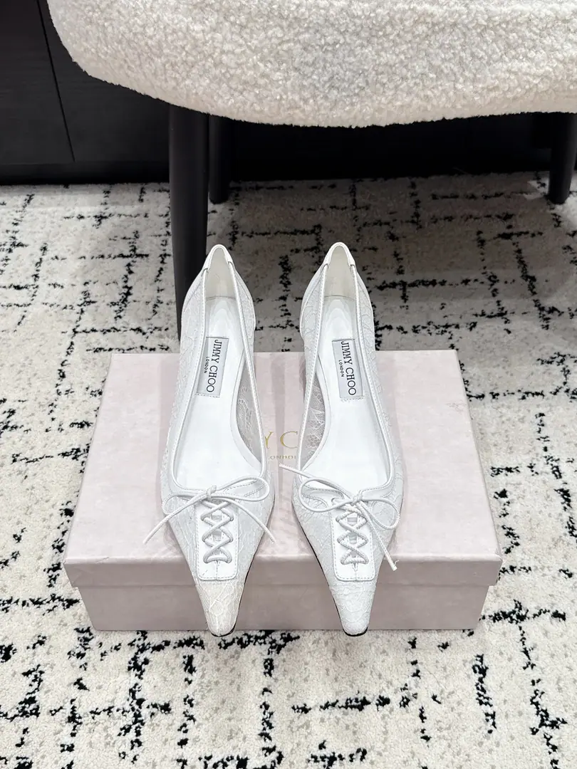 Jimmy Choo Jimmy Chow. 26/ Spring and summer. Lacey. High heels. Jimmy ChooThis black lace is sharp., Very sweet of lace.+Tie, Nice and sexy.✨. Pointy design for long legs., I'll take a breath., Spring and summer are perfect.！Soft soles., I can easily handle my commuting., The French romance is full of it.～👠 ✔️Fabulous.: Customize lace with original ✔️Uchi.: Lamb skin. ✔️Otsumi!: Italian imports are so thick. ✔️He's tall.: 4.5cm ✔️Size: #35-41（40. 41Make a no-refund order.）