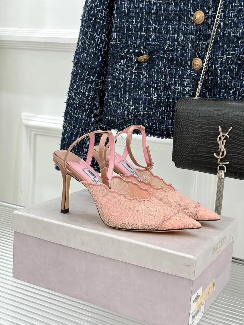 Plant price Jimmy Choo/Jimmy Chow.26WFNew Lacey's head and heels. Inherit the brand.30The English genre of the year. This sandal unlocks the softness and the strength of modern women.. "The glitter of laces with romantic flowers and shades." The thinness of my skin flows through the light. It's like a second layer of skin.. 10cmThe flaps are tied to the fan-shoes. I'll pull the legs. The body work shoe pads hide comfort and conceit.. A big, bright, metal head with a pointer pen. And then we're gonna have a little bit of a little bit of a bump with lace. ♪ Walking through the glitter ♪. The tangled ankles are fine. The Italian process gives each step a steady end.. It's not a dinner dress, it's a regular dress. "and we can balance our lusts with our auras." I'll put you around the red carpet or the corner. I'm not sure what I'm thinking. Become a glorious hero with a little light.. The fabric is customised with the original lace The inside feet are all sheep's skin. Italian imports are so thick. size: 35-39（34/40/41/42Custom） Numbering: 20260410