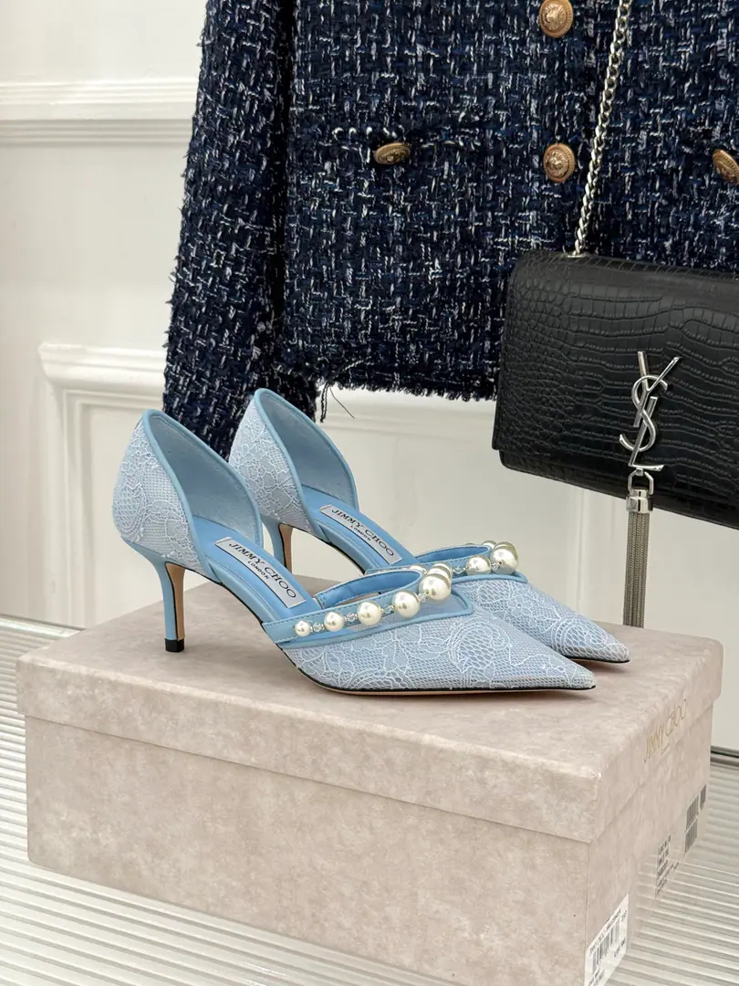 Jimmy Choo｜Jimmy Chow's beads are high-headed and heeled. Our home.JCAs always, it's a good quality. It's not a bad way to keep your head low. That's what sexy and unfavorable is about. It's a nice foot. Shoes are the kind of thing everybody loves. Very, very thin. The entire radians on the side perfect the foot curve. And pearls on the shoe. It's just so annoying.❗️ The fabric is customized in the original version The insides are all mixed with sheep. Italian imports are so thick. He's tall.: 6.5cm/8.5cm Size: 35-39（34/40/41/42Custom） Numbering: 81520260430