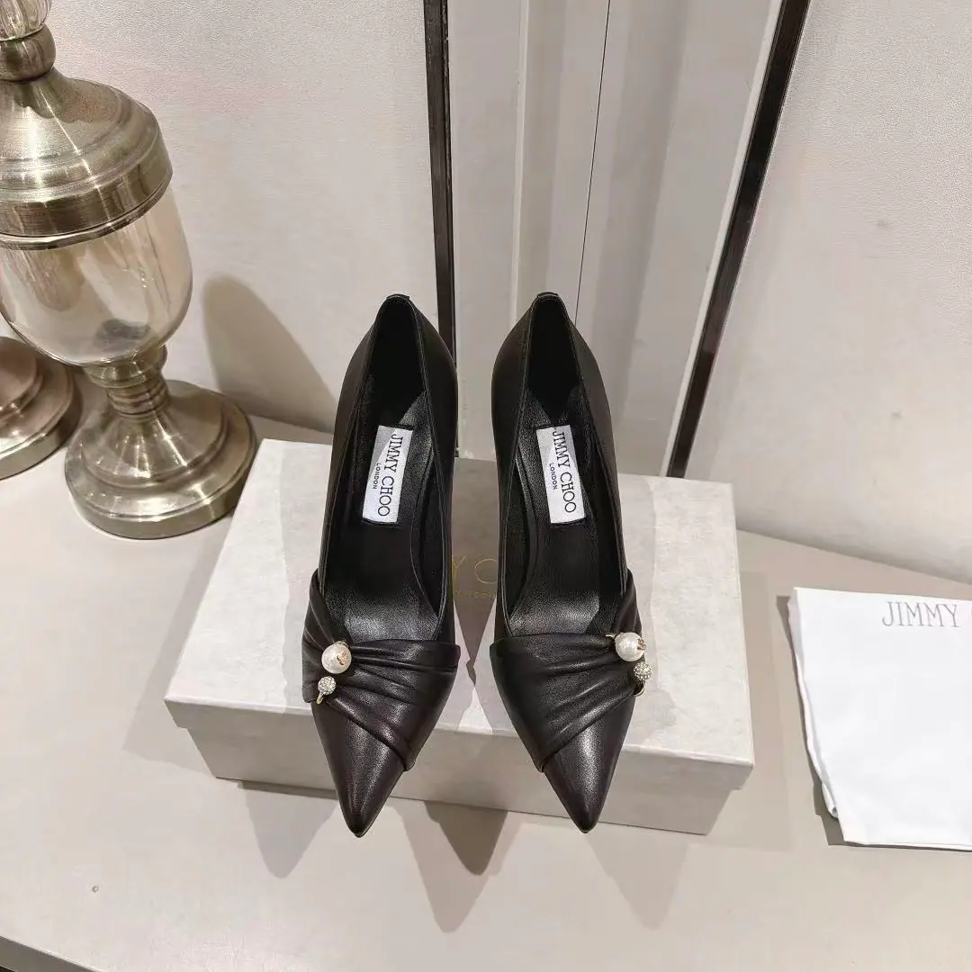 JIMMY CHOO RafiYou're wearing a new wrinkled heel., The pearls on the shoe are warm and warm., No exaggeration, MatchbingbingThe ball will be both noble and gas-balanced.！It's an office., First choice for the party., It's a lot lower than a full drill., It's a higher class than a single., Close your eyes, you commuters., White Wimvinya., Black Queen is a good girl.！ Shoe.: Import of sheep skin Uchi.: Import of sheep skin Otsumi!: The Italians are so rich. Codes: 35～39(34 40-42Custom without re-offer) He's tall.: Floor/6.5/8.5cm
