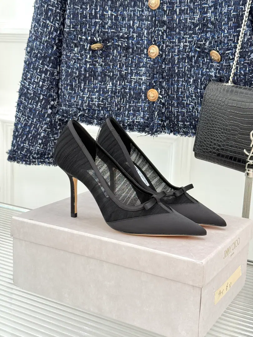 Plant price Jimmy Choo/Jimmy Chow.JC26WFNew Butterfly's got a pair of high heels on the tip of the head. Jimmy Cho Chun-suk's fairy shoes are so precious. The silk veil is so soft. The stylish bows of the stylish butterfly. Sneak the stuns and stretch the legs. The whole day was a rough one. They're so light and like clouds. The dress is a white moon. A little bit of a suit-scratch. You can easily handle dating time. Details are full of high quality. It's the pair of fairy shoes that's missing from the shoe cabinet. Put on your warmth. The most moving flat shoes this year. There's no mistake closing your eyes. The fabric is customized in the original version The inside feet are all sheep's skin. He's tall.: Floor/6.5cm/8.5cm Italian imports are so thick. size: 35-39（40/41Custom） Numbering: 81520260531