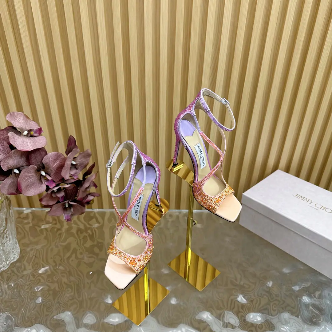 The first edition of the market exclusive high. 2025New Colour Jimmy ChooMorten's shoe., The street tap.SAECrystal chains, heels. Trailer Series Fancy scalding diamond. - The rainbows. （The whole shoe is schwarochian.）Personal sandals., 99％ A unique individual., Add1%It's a great inspiration., It's full of movies., You'll be a big piece in seconds.. Light it up., Show off., Romantic writing is ready., Lighten up your good mood.. ➰Heel is a man-made drill., Original custom-made crystal drilling necklace embedded in secret, Weave the starlight screens. Fabulous.: It's a very high-quality silk drill. Inner: - Good little sheep. Otsumi!: Italy IIIATier cattle skin. He's tall.: 10cm Codes: 35－39 （40, 41, 42 I'll make sure I don't change it.）