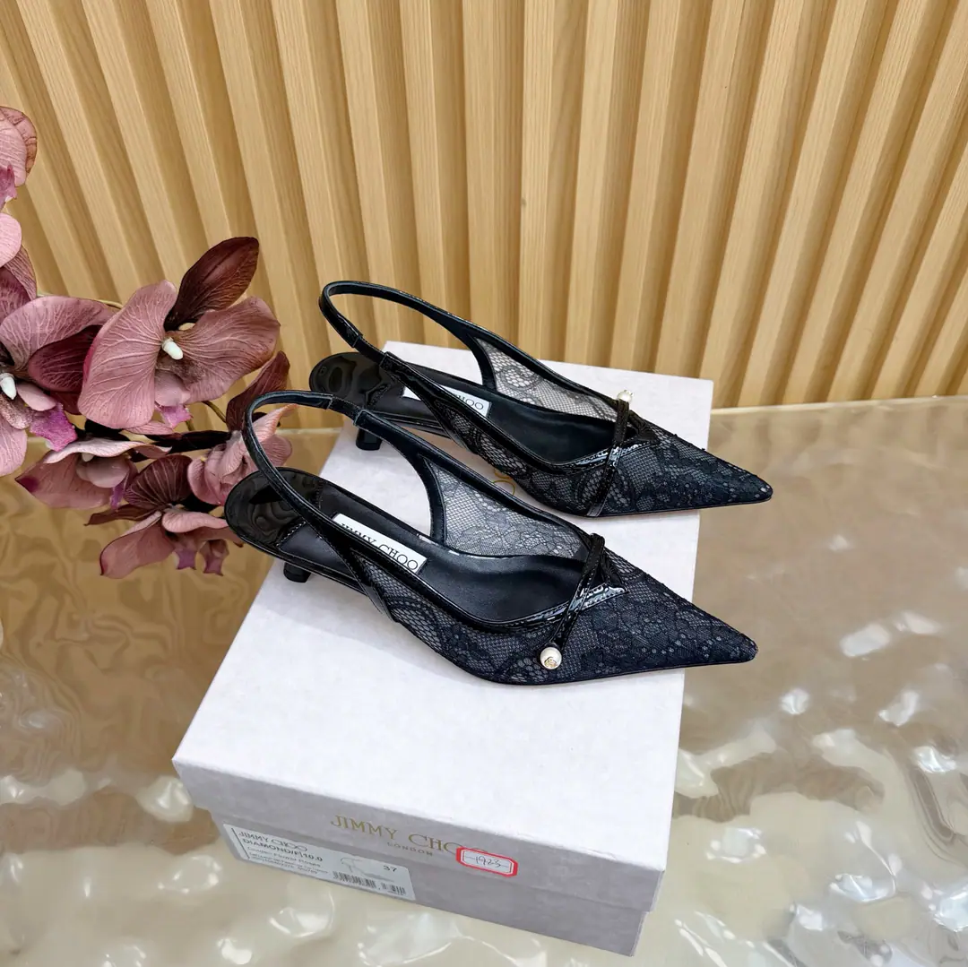 2026New paragraph 💜Jimmy ChooLace high heels. JCIt's a classic of the timeless. Simplified design‼️ A full cherub. It's a modencial and a relic. There's no combination of a flower-hungry layout. A very simple dress or jeans? It can be a pen with a little eye. I'll use the imported lace on the shoe. Import mixed sheep skin inside. Italian imports of cattle and skin He's tall.: 4.5cm Codes: 35-39（40/41Custom）