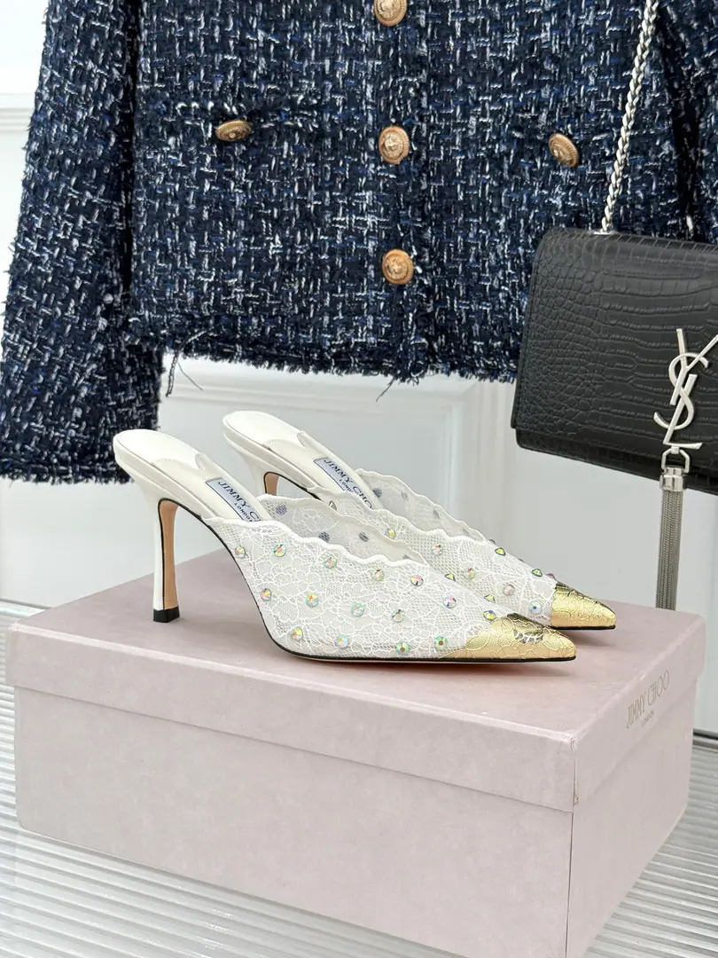 Plant price Jimmy Choo/Jimmy Chow.26WFNew Drilling laces, metal head-high heels. Inherit the brand.30The English genre of the year. This sandal unlocks the softness and the strength of modern women.. Italian smooth leather with a slashed drill. The light flows between the stars. The luxury gene of the brand diamond series. "The glitter of laces with romantic flowers and shades." The thinness of my skin flows through the light. It's like a second layer of skin.. 10cmThe flaps are tied to the fan-shoes. I'll pull the legs. The body work shoe pads hide comfort and conceit.. A big, bright, metal head with a pointer pen. And then we're gonna have a little bit of a little bit of a bump with lace. ♪ Walking through the glitter ♪. The tangled ankles are fine. The Italian process gives each step a steady end.. It's not a dinner dress, it's a regular dress. "and we can balance our lusts with our auras." I'll put you around the red carpet or the corner. I'm not sure what I'm thinking. Become a glorious hero with a little light.. The fabric is customised with the original lace The inside feet are all sheep's skin. Italian imports are so thick. size: 35-39（34/40/41/42Custom） Numbering: 81520260516