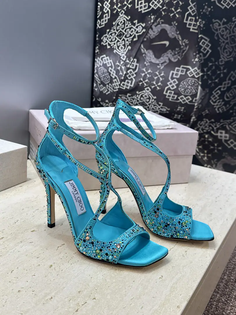 Plant prices Chow Yuji.Jimmy Choo 2026Spring and summer, the twilight water is a twig of jelly and cross-shoes. Jimmy Chow.JCLetterlogo High-hee fish with bare sandals. Material:The shoes are for sheep, skin is for Australian water.+In the skin of the sheep.+Italy is a big-ass country. He's tall.: 10.5CM Codes: 35-39（40.41.42Custom without re-offer)