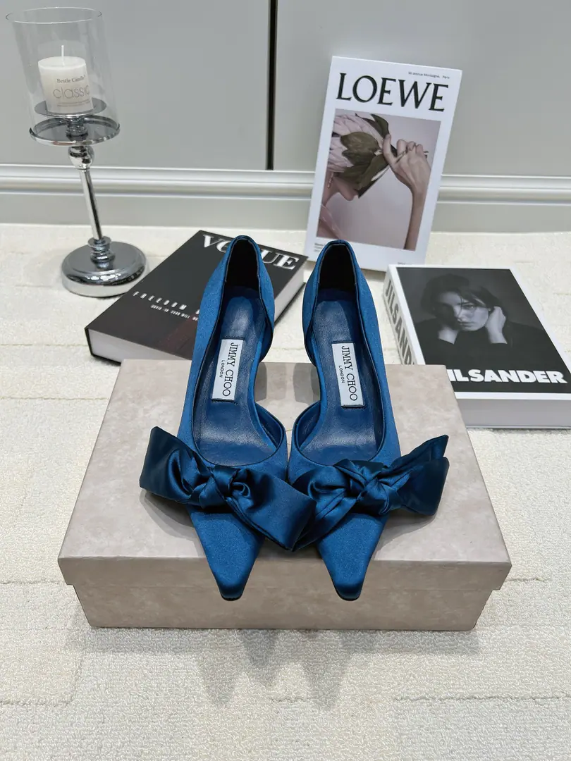 G Jimmy Choo Blonde blue-faced butterfly with no head and heels.26ss Finally, I found low-profile, luxuriant heels.！The deep blue side of the treasure, the softness of the jewels., It's so cool and elegant., It's not a bad thing.. It's a classic sharp-head shoe., Longer legs line., Side-space design displays a thin foot back., The vision is thinning.. A stubble stubble of shoes., Soften the sharpness of the sharp head, The graceful sweetness is perfectly integrated with the courtyard of the King.. The raisin is highly engineered., ♪ And the lights shine ♪, Dinner., Wedding., Wine., The official dinner is on the air.. It's not like every single single single single single single single single single black and white heels., The treasures are unique., It's all about the atmosphere., Take a picture of the big picture., A proper lavish dinner shoes.. ▪Shoe.: It's silky. ▪Foot.: Watered sheep skin. ▪Otsumi!: That's a big one. ▪Codes: 35-39（40We'll do it.）