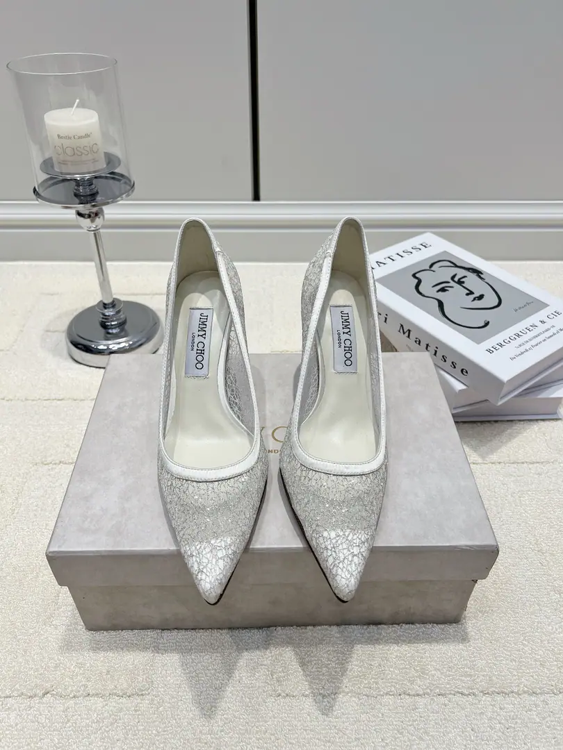 G Jimmy ChooSilver laces and high heels.26ss Moonlight wedding shoes. JCSilver laces and beauty are too big to open their eyes. The whole lace is so fine and soft and sore., The light is so gentle and expensive., Not at all. Classic front-page modifier., Just pull the leg line., Scales optimize instantaneously And the high design is a combination of beauty and comfort., Welcome to the wedding., The toast is all day without pressure. Half-percent lace is full of radiance., Simple design advanced. With the master's wedding dress., A dress., White dress., The dress is perfect for the party. The bride's eyes are closed., Celebration dinner, The big date is a direct seal of the mood. ▪Shoe.: Aqueous laces ▪Foot.: A sheep's skin cushion. ▪Otsumi!: That's a big one. ▪Codes: 34-42（34.40.41.42I'll make sure I don't change it.）