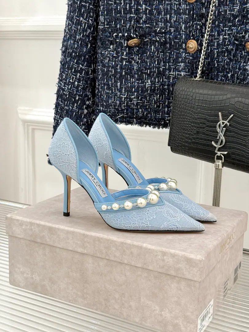 Jimmy Choo｜Jimmy Chow's beads are high-headed and heeled. Our home.JCAs always, it's a good quality. It's not a bad way to keep your head low. That's what sexy and unfavorable is about. It's a nice foot. Shoes are the kind of thing everybody loves. Very, very thin. The entire radians on the side perfect the foot curve. And pearls on the shoe. It's just so annoying.❗️ The fabric is customized in the original version The insides are all mixed with sheep. Italian imports are so thick. He's tall.: 6.5cm/8.5cm Size: 35-39（34/40/41/42Custom） Numbering: 81520260430