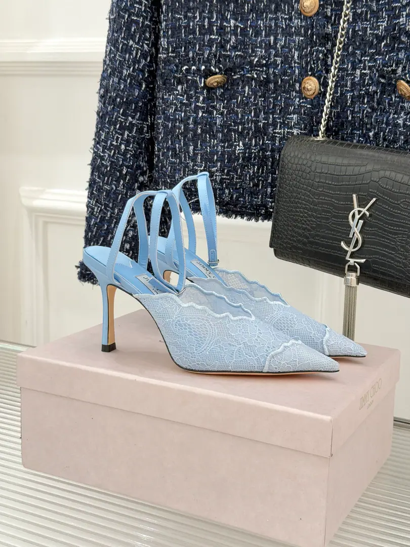 Plant price Jimmy Choo/Jimmy Chow.26WFNew Lacey's head and heels. Inherit the brand.30The English genre of the year. This sandal unlocks the softness and the strength of modern women.. "The glitter of laces with romantic flowers and shades." The thinness of my skin flows through the light. It's like a second layer of skin.. 10cmThe flaps are tied to the fan-shoes. I'll pull the legs. The body work shoe pads hide comfort and conceit.. A big, bright, metal head with a pointer pen. And then we're gonna have a little bit of a little bit of a bump with lace. ♪ Walking through the glitter ♪. The tangled ankles are fine. The Italian process gives each step a steady end.. It's not a dinner dress, it's a regular dress. "and we can balance our lusts with our auras." I'll put you around the red carpet or the corner. I'm not sure what I'm thinking. Become a glorious hero with a little light.. The fabric is customised with the original lace The inside feet are all sheep's skin. Italian imports are so thick. size: 35-39（34/40/41/42Custom） Numbering: 81520260426