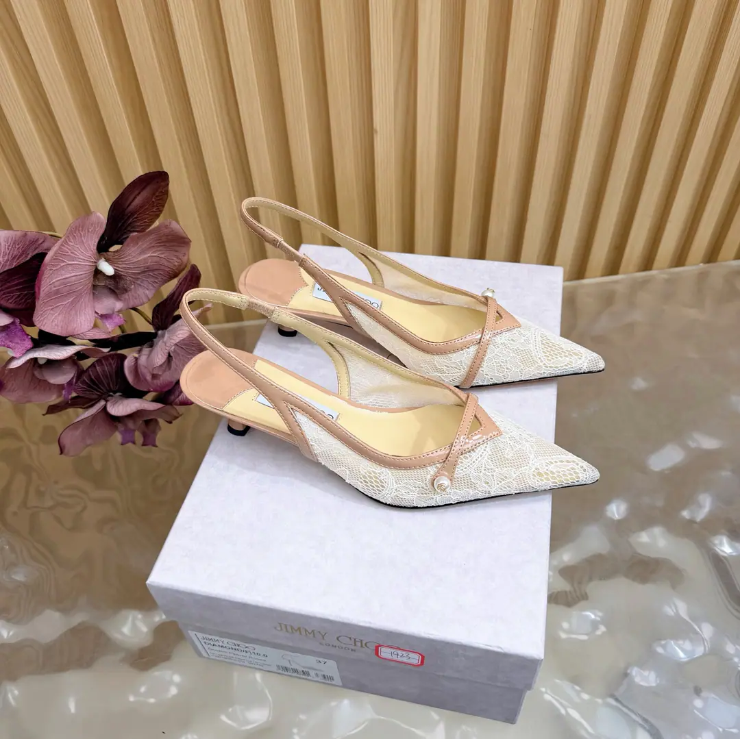 2026New paragraph 💜Jimmy ChooLace high heels. JCIt's a classic of the timeless. Simplified design‼️ A full cherub. It's a modencial and a relic. There's no combination of a flower-hungry layout. A very simple dress or jeans? It can be a pen with a little eye. I'll use the imported lace on the shoe. Import mixed sheep skin inside. Italian imports of cattle and skin He's tall.: 4.5cm Codes: 35-39（40/41Custom）