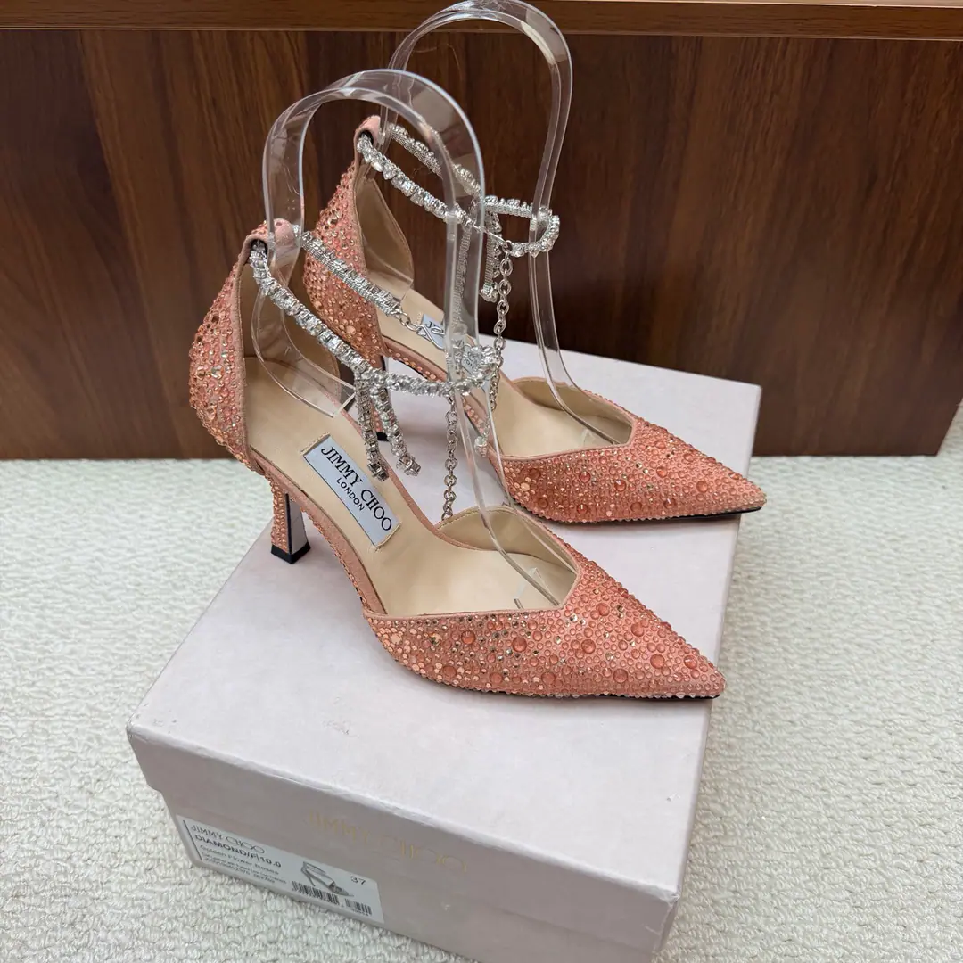 New exclusive. 💜Jimmy Choo/Jimmy Chow's heavy-handed, high-head and chain-high-hide sandals. Super-crystal shoes. It's so beautiful that it can't be seen. Shoes are very nice. It's not too narrow. There's plenty of room inside. Toes can relax enough. The water is drilled in the back of its feet and radians are charming. It's beautiful. ♪ The spirits of the world ♪ It's gorgeous and not exaggerating.！！ The fabric is drilled with imported surfaces The insides are all imported sheep's skin. CustomAA class of Italian skin. （Note-based custom is not changed） He's tall.: 9cm Size: 35-39（40/41/42Custom）