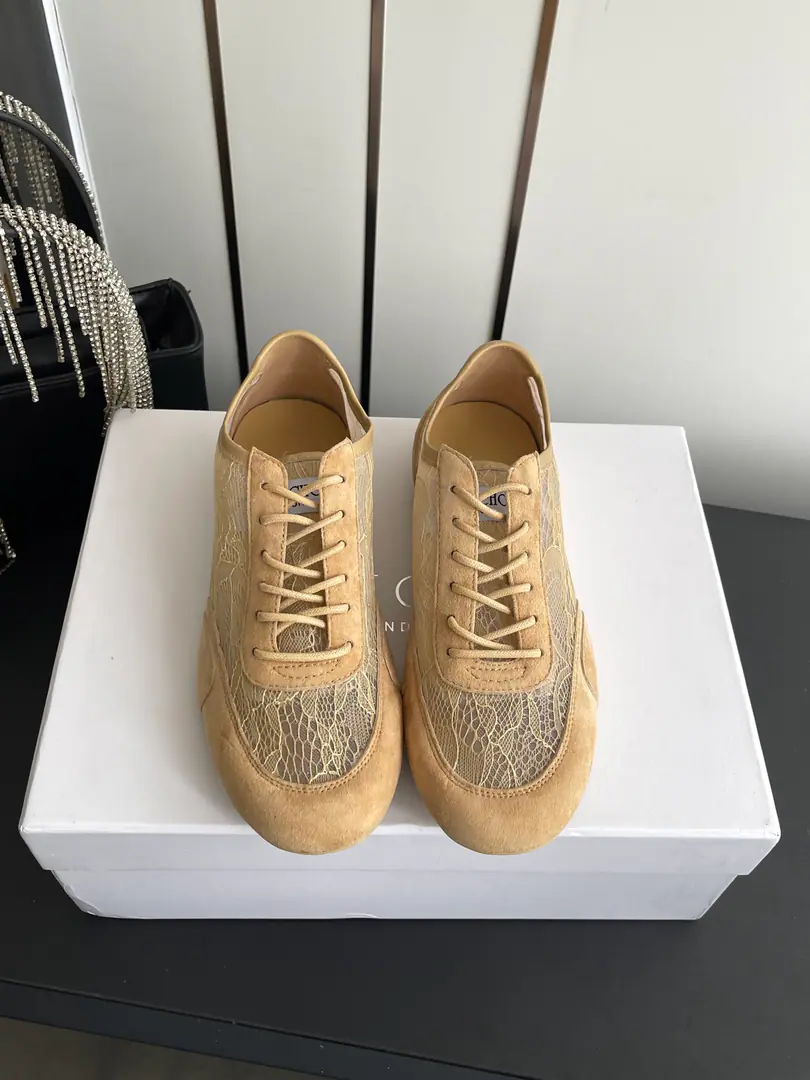 🏧𝐉𝐈𝐌𝐌𝐘 𝐂𝐇𝐎𝐎Jimmy.•Week ♪ The latest spring and summer ♪Sunny FThe German training series has a new boot. BrandLogo3DStereoprinting technology Shoes face customize calf skins with original➕Lamb, combined with a combination of rubber soles and a staircase.🎵Comfortable and light-shoeed look thin.✨And the stamina and buffer effect of the smooth and cozy is a fashionable charm.！ Shoe.: Import sheep,➕Import of lace Otsumi!: Rubber Bottom（It's so light.·Slide-proof） Foot.: PUShoe pads.➕A sheep's skin cushion. Codes: 35-40（40 Do it.）