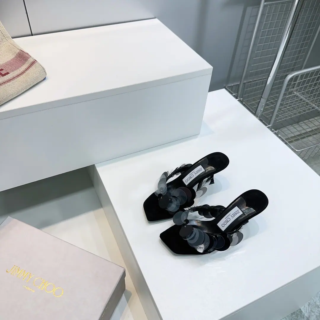 High quality out of the plant.！Top Quality🔥 Jimmy ChooChow Yuji.26Spring and summer. JCNew beads with a pony and a cat and slippers.！ The shoe face is crafted manually using transparent beads.🔥And the grace of the fashionable., Makes every step of your feet attractive.！ Shoes are imported, skin is used. I'll put my feet in the back. Italian imports are so thick. He's tall.:7CM Codes:35-42（40/41/42No change.） Prefixed packaging