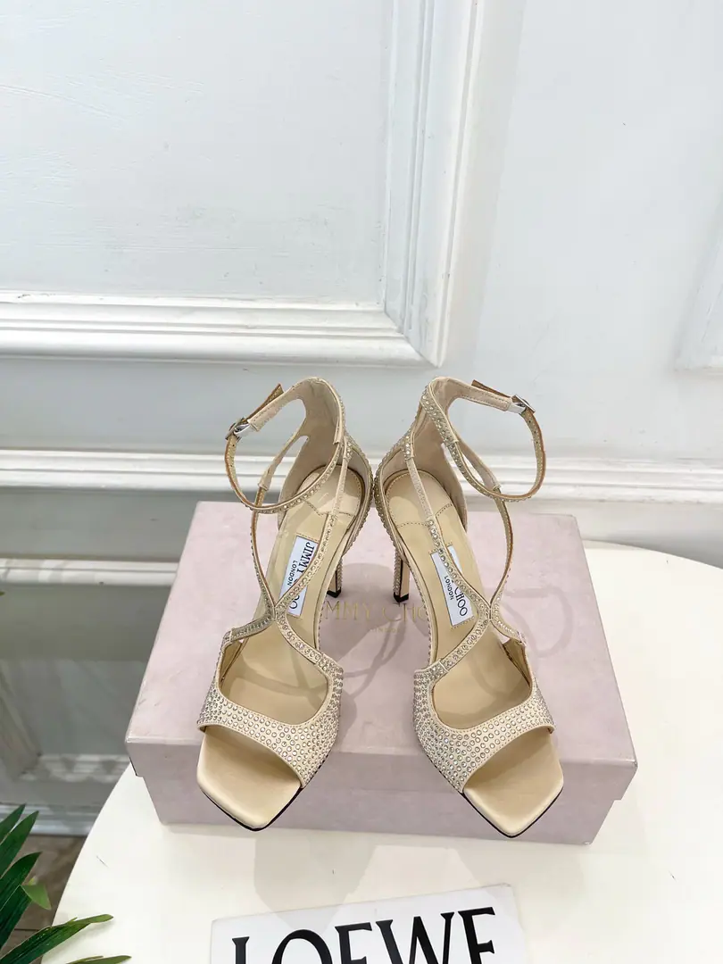 JimmyChoo Jimmy Chow. 26𝐬𝐬 ✨ 2026New The cabinet is up to date.JCThe fish with the high-mouthed heel of sandals. BS- A gift. A super comfortable shoe with its feet., It's been a long time., The charm of fashion begins with the foot., ♪ I'm jealous of my eyes ♪, The sharp heels this year are more rosy., It's starting to lead fashion again., I'll take a look. ！ Shoe.: Original high-prescription fabric Uchi.: Imports of sheep's skin Otsumi!: The original Italian is a big one. He's tall.: 10cm Size: 35~39（40.41I'll make sure I don't change it.） Plant price Numbering: 2608045