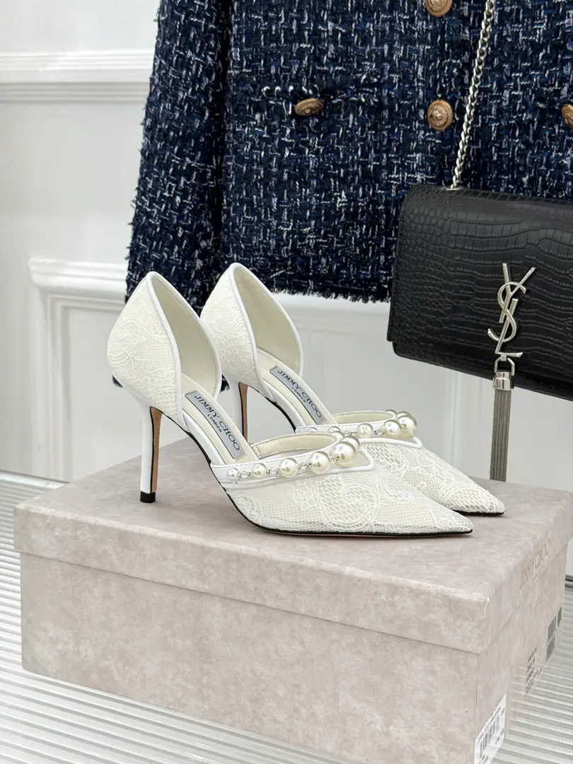 Jimmy Choo｜Jimmy Chow's beads are high-headed and heeled. Our home.JCAs always, it's a good quality. It's not a bad way to keep your head low. That's what sexy and unfavorable is about. It's a nice foot. Shoes are the kind of thing everybody loves. Very, very thin. The entire radians on the side perfect the foot curve. And pearls on the shoe. It's just so annoying.❗️ The fabric is customized in the original version The insides are all mixed with sheep. Italian imports are so thick. He's tall.: 6.5cm/8.5cm Size: 35-39（34/40/41/42Custom） Numbering: 81520260430
