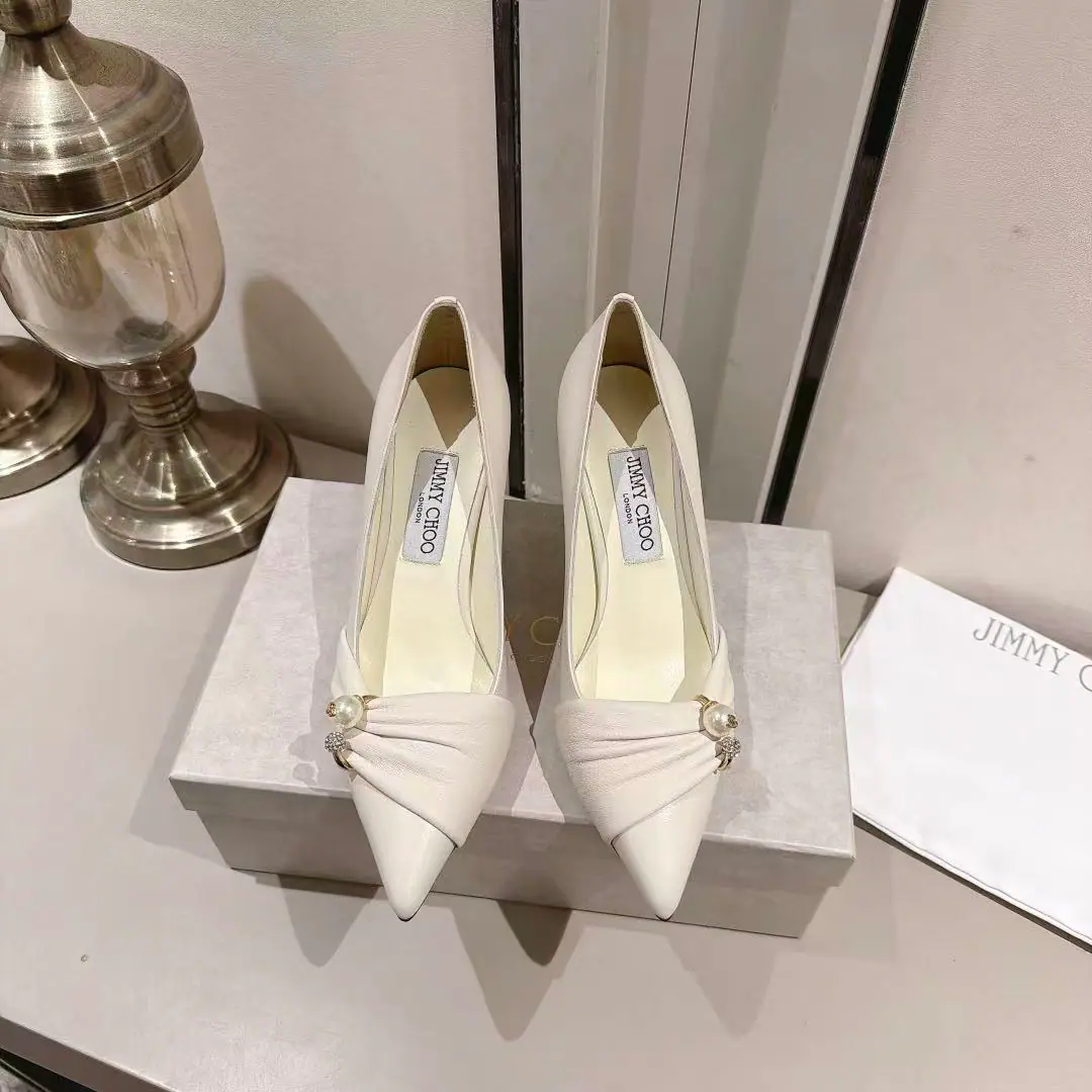 JIMMY CHOO RafiYou're wearing a new wrinkled heel., The pearls on the shoe are warm and warm., No exaggeration, MatchbingbingThe ball will be both noble and gas-balanced.！It's an office., First choice for the party., It's a lot lower than a full drill., It's a higher class than a single., Close your eyes, you commuters., White Wimvinya., Black Queen is a good girl.！ Shoe.: Import of sheep skin Uchi.: Import of sheep skin Otsumi!: The Italians are so rich. Codes: 35～39(34 40-42Custom without re-offer) He's tall.: Floor/6.5/8.5cm