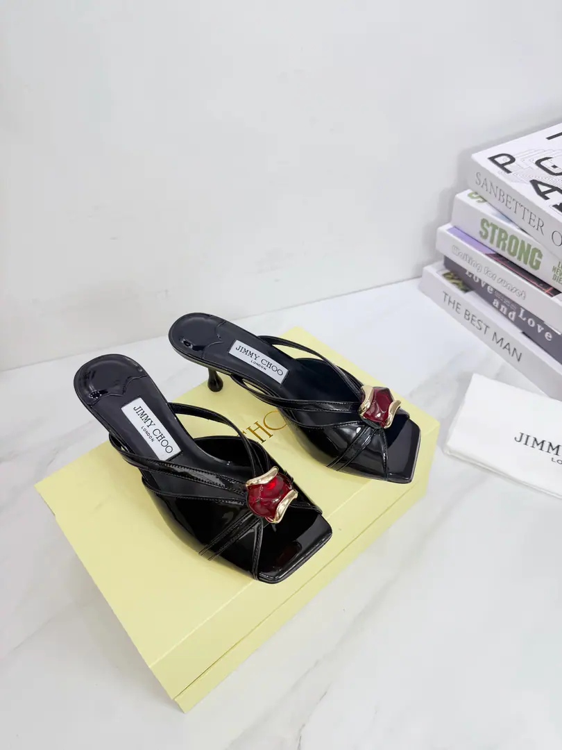 Get out of the factory. JIMMY CHOO(Jimmy Chow.) 💝💝💝It's a very comprehensive fashion brand., Hong Kong,The big fashion blogger and star of America has a high profile for women., - It's a game., The pair of sandals in the back of the heel.. Australian pointer. Circle Head, Header Series, It's beautiful., Loved grace., ♪ Love the future of the smug ♪, Just looking at it and wanting to have it right away., But a pair of fine heels is a trick.～～～～～～～～～～～～～～～～～ 💝It's a series of great things., A lady of no concern., And then they create a different overall effect., Jimmy Choo Designing something that inspires women to remain unattractive.💝💝💝 1⃣️Fabulous.: Import paints 2⃣️Uchi.: Imported a parchment. Super soft and delicate. 3⃣️Otsumi!: The original Italian is really colory. He's tall.6.5 4⃣️Codes: 35One.39(40.41.42.Custom)