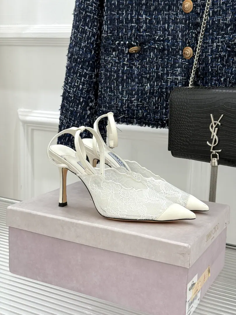 Plant price Jimmy Choo/Jimmy Chow.26WFNew Lacey's head and heels. Inherit the brand.30The English genre of the year. This sandal unlocks the softness and the strength of modern women.. "The glitter of laces with romantic flowers and shades." The thinness of my skin flows through the light. It's like a second layer of skin.. 10cmThe flaps are tied to the fan-shoes. I'll pull the legs. The body work shoe pads hide comfort and conceit.. A big, bright, metal head with a pointer pen. And then we're gonna have a little bit of a little bit of a bump with lace. ♪ Walking through the glitter ♪. The tangled ankles are fine. The Italian process gives each step a steady end.. It's not a dinner dress, it's a regular dress. "and we can balance our lusts with our auras." I'll put you around the red carpet or the corner. I'm not sure what I'm thinking. Become a glorious hero with a little light.. The fabric is customised with the original lace The inside feet are all sheep's skin. Italian imports are so thick. size: 35-39（34/40/41/42Custom） Numbering: 20260410