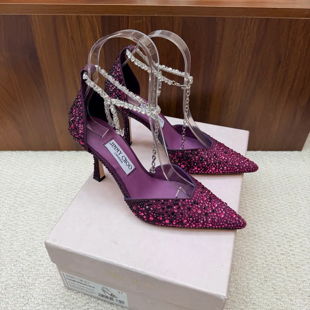 New exclusive. 💜Jimmy Choo/Jimmy Chow's heavy-handed, high-head and chain-high-hide sandals. Super-crystal shoes. It's so beautiful that it can't be seen. Shoes are very nice. It's not too narrow. There's plenty of room inside. Toes can relax enough. The water is drilled in the back of its feet and radians are charming. It's beautiful. ♪ The spirits of the world ♪ It's gorgeous and not exaggerating.！！ The fabric is drilled with imported surfaces The insides are all imported sheep's skin. CustomAA class of Italian skin. （Note-based custom is not changed） He's tall.: 9cm Size: 35-39（40/41/42Custom）