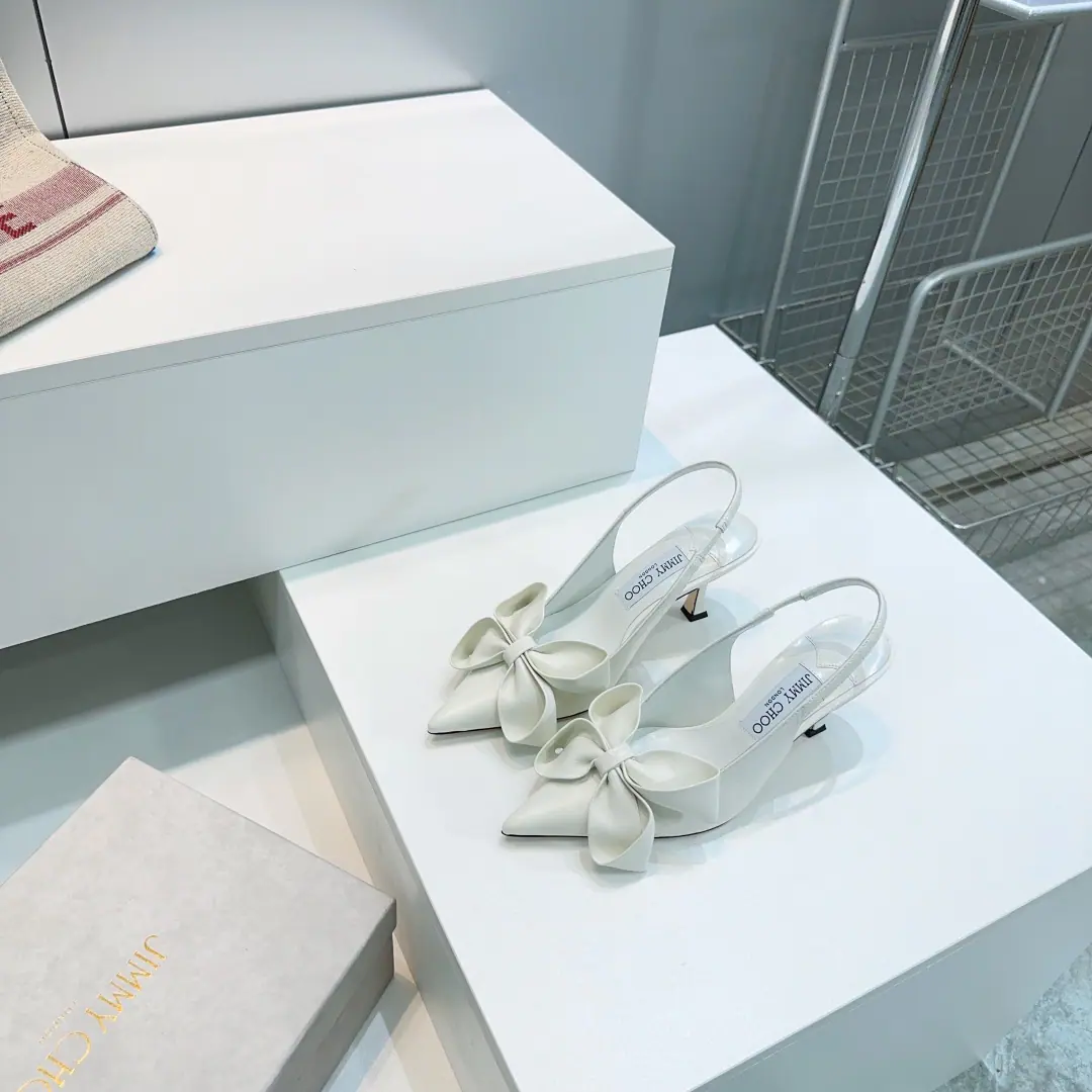 High quality out of the plant.！Top Quality🔥Jimmy Choo Chow Yuji. 26Spring and summer.jcNew paragraphStazThe pointy flower.🌺Butterfly with Muller's heels. Shoes slipper series！ Staz Sling Back 70The series of heels., Use the original leather material to build a different elegant shoe type, A pair of fine bows and stereo shoes., And he's a fashion character.. ♪ The gloom of the spring ♪, ♪ To the tip of my toes ♪！Put on a brand new one.Staz High heels series, Let's go.「Flowers」Lou.！A stylish butterfly flower., ♪ Fresh eyes ♪, Activate the pleasure of springtime.. Jimmy ChooNew stuff. StazThe series is so beautiful and so foul., These butterflies are tied to Muller's heels., It's a real fairy tale., Elegance atmosphere🔥It's like a flower in a dress., Butterfly knots are designed sweet and elegant., Every step of the way is romantic.. The moller's shoes., It's cozy and stylish., You don't have to be tired of shopping. The shoe face is a mix of sheep skin. The insides are stale with crystal feet. Italian imports are so colory. He's tall.:4.5cm Codes:35-42（40 41 42No. No.） Prefixed packaging