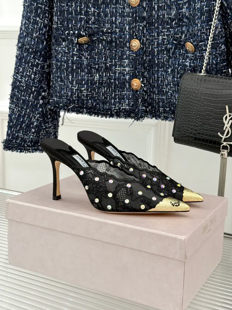 Plant price Jimmy Choo/Jimmy Chow.26WFNew Drilling laces, metal head-high heels. Inherit the brand.30The English genre of the year. This sandal unlocks the softness and the strength of modern women.. Italian smooth leather with a slashed drill. The light flows between the stars. The luxury gene of the brand diamond series. "The glitter of laces with romantic flowers and shades." The thinness of my skin flows through the light. It's like a second layer of skin.. 10cmThe flaps are tied to the fan-shoes. I'll pull the legs. The body work shoe pads hide comfort and conceit.. A big, bright, metal head with a pointer pen. And then we're gonna have a little bit of a little bit of a bump with lace. ♪ Walking through the glitter ♪. The tangled ankles are fine. The Italian process gives each step a steady end.. It's not a dinner dress, it's a regular dress. "and we can balance our lusts with our auras." I'll put you around the red carpet or the corner. I'm not sure what I'm thinking. Become a glorious hero with a little light.. The fabric is customised with the original lace The inside feet are all sheep's skin. Italian imports are so thick. size: 35-39（34/40/41/42Custom） Numbering: 81520260516