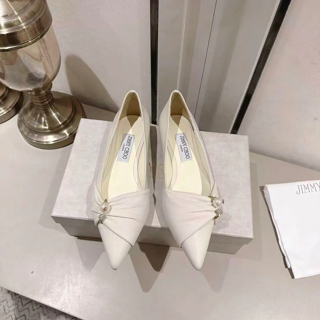 JIMMY CHOO RafiYou're wearing a new wrinkled heel., The pearls on the shoe are warm and warm., No exaggeration, MatchbingbingThe ball will be both noble and gas-balanced.！It's an office., First choice for the party., It's a lot lower than a full drill., It's a higher class than a single., Close your eyes, you commuters., White Wimvinya., Black Queen is a good girl.！ Shoe.: Import of sheep skin Uchi.: Import of sheep skin Otsumi!: The Italians are so rich. Codes: 35～39(34 40-42Custom without re-offer) He's tall.: Floor/6.5/8.5cm