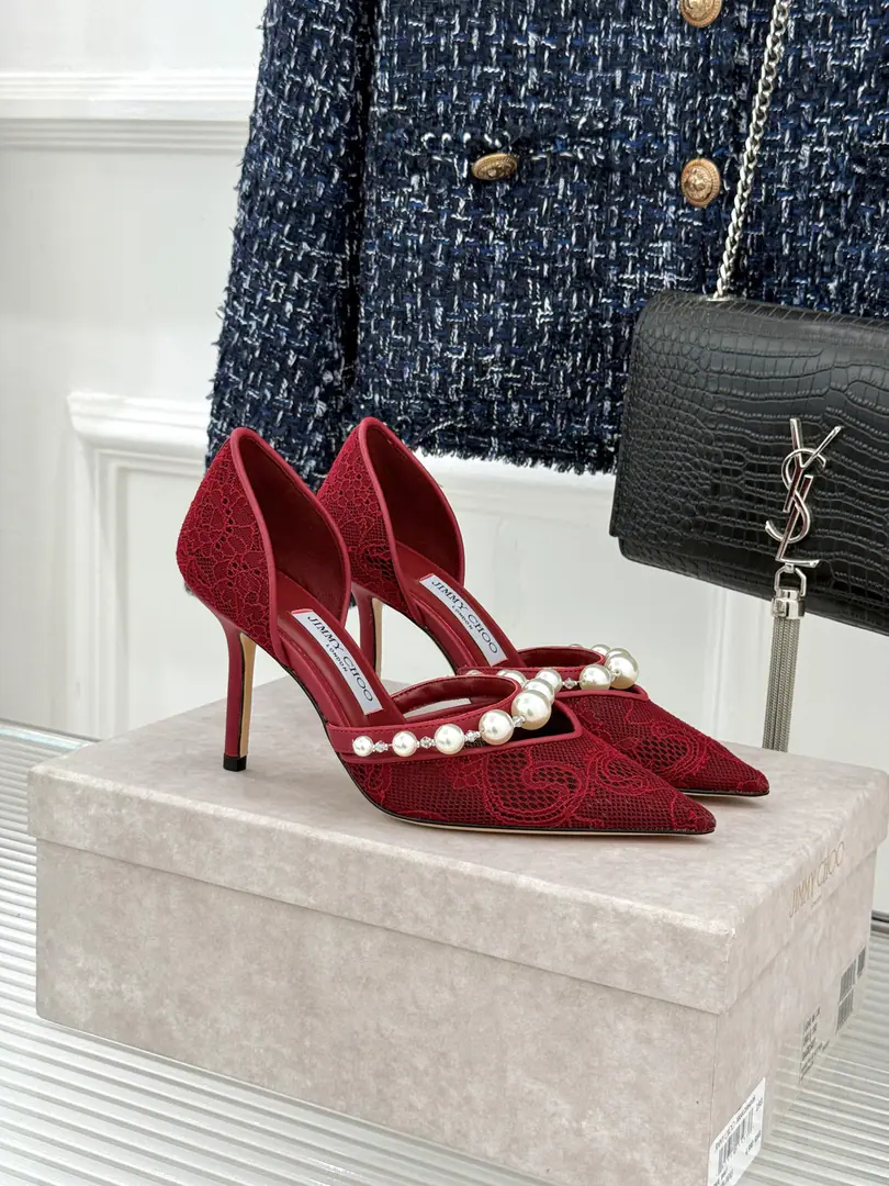 Jimmy Choo｜Jimmy Chow's beads are high-headed and heeled. Our home.JCAs always, it's a good quality. It's not a bad way to keep your head low. That's what sexy and unfavorable is about. It's a nice foot. Shoes are the kind of thing everybody loves. Very, very thin. The entire radians on the side perfect the foot curve. And pearls on the shoe. It's just so annoying.❗️ The fabric is customized in the original version The insides are all mixed with sheep. Italian imports are so thick. He's tall.: 6.5cm/8.5cm Size: 35-39（34/40/41/42Custom） Numbering: 81520260430