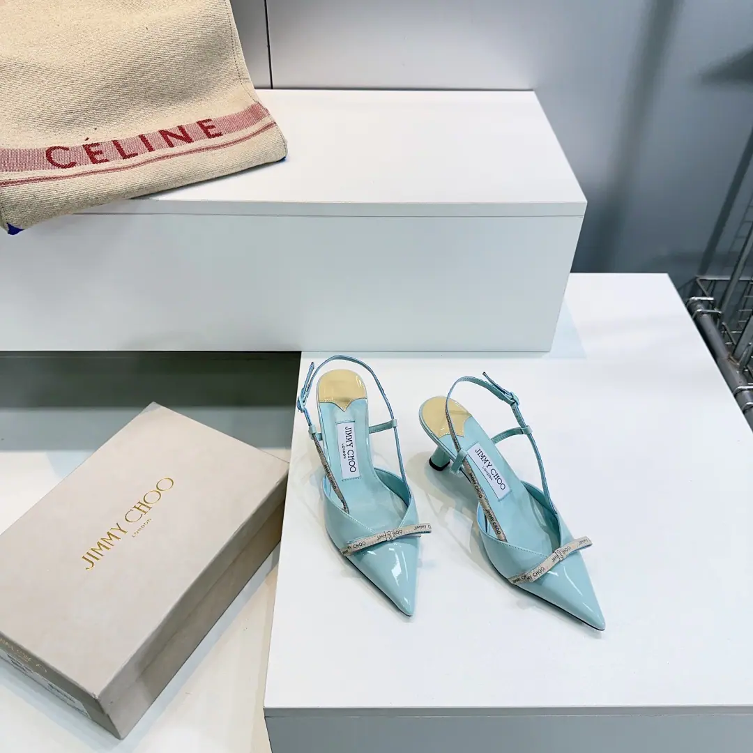 High quality out of the plant.！Top Quality🔥Jimmy Choo 26Spring and summer, the new bow.logoThe stubble is empty and old. The heavy process is so fine with the heels. 🍷 Synchronize cabinets Master's skill Comfortable and leisure. Sweet. It's easy to be satisfied without a solution. blingbling ♪ And face down to the graceful breath of grace ♪, ♪ Bright isn't so vulgar ♪！Shoes are very trimmed., The line is so high-profile., The upper foot is delicate and old.！ The shoes are covered in soft paint. I'll put my foot on the skin inside. Italian imports are so thick. He's tall.:NYO6.5cm Codes:35-42（40 41 42Make a no-refund order.） Prefixed packaging