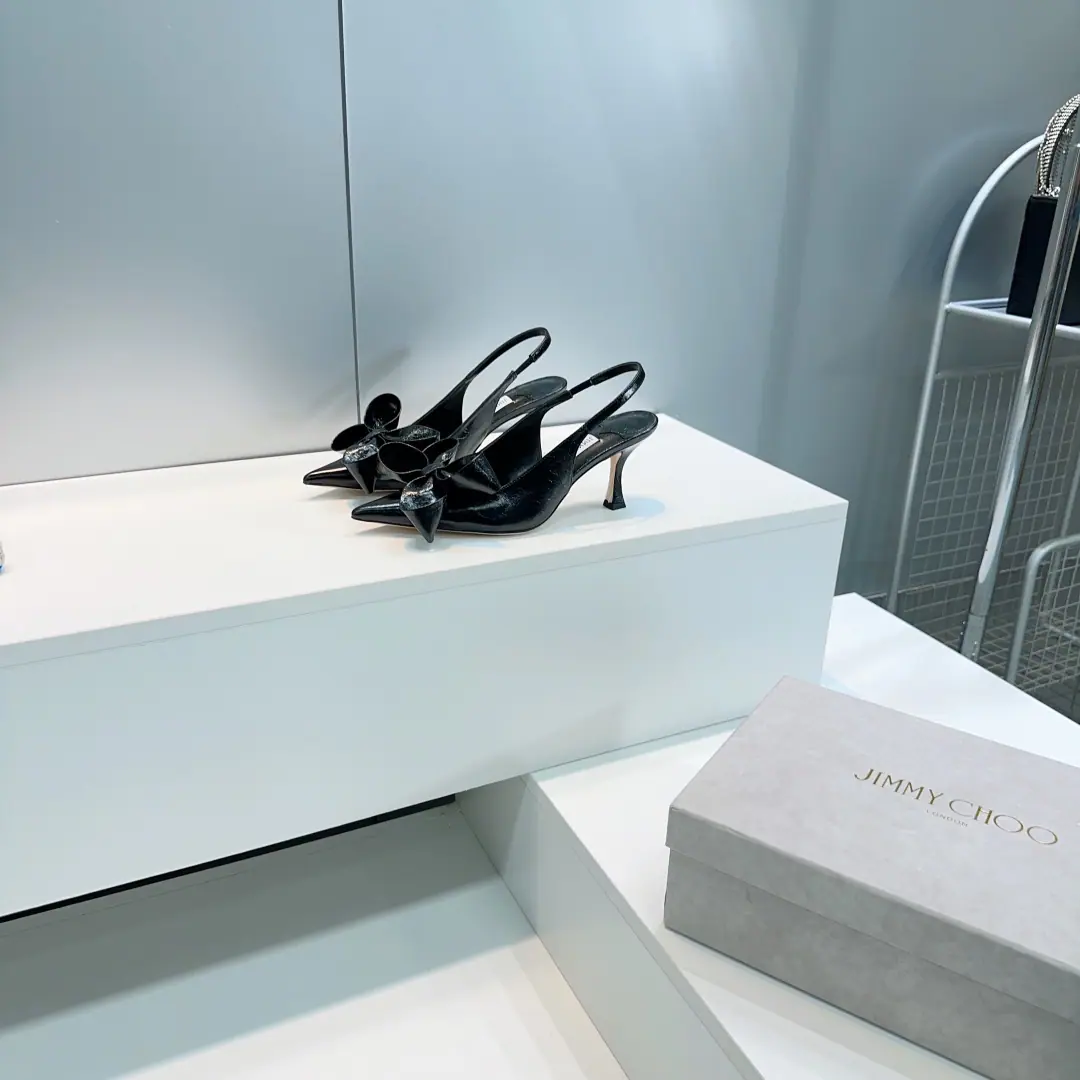 High quality out of the plant.！Top Quality🔥Jimmy Choo Chow Yuji. 26Spring and summer.jcNew paragraphStazThe pointy flower.🌺Butterfly with Muller's heels. Shoes slipper series！ Staz Sling Back 70The series of heels., Use the original leather material to build a different elegant shoe type, A pair of fine bows and stereo shoes., And he's a fashion character.. ♪ The gloom of the spring ♪, ♪ To the tip of my toes ♪！Put on a brand new one.Staz High heels series, Let's go.「Flowers」Lou.！A stylish butterfly flower., ♪ Fresh eyes ♪, Activate the pleasure of springtime.. Jimmy ChooNew stuff. StazThe series is so beautiful and so foul., These butterflies are tied to Muller's heels., It's a real fairy tale., Elegance atmosphere🔥It's like a flower in a dress., Butterfly knots are designed sweet and elegant., Every step of the way is romantic.. The moller's shoes., It's cozy and stylish., You don't have to be tired of shopping. The shoe face is a mix of sheep skin. The insides are stale with crystal feet. Italian imports are so colory. He's tall.:4.5cm Codes:35-42（40 41 42No. No.） Prefixed packaging