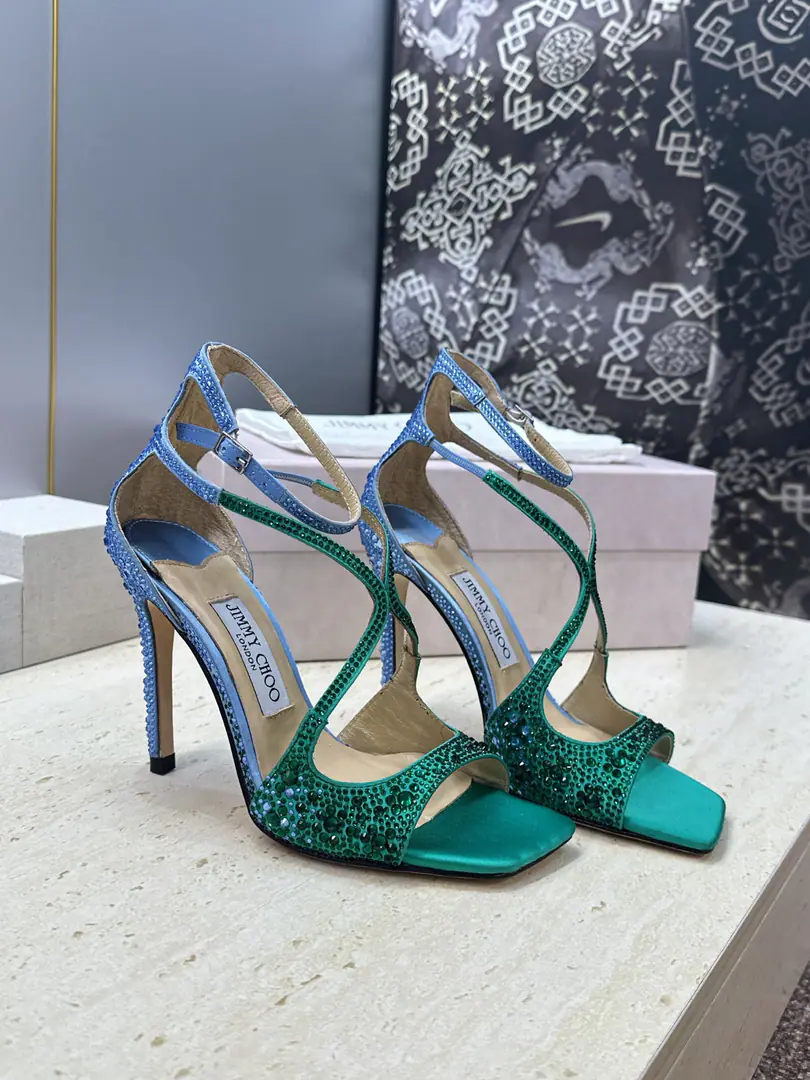 Plant prices Chow Yuji.Jimmy Choo 2026Spring and summer, the twilight water is a twig of jelly and cross-shoes. Jimmy Chow.JCLetterlogo High-hee fish with bare sandals. Material:The shoes are for sheep, skin is for Australian water.+In the skin of the sheep.+Italy is a big-ass country. He's tall.: 10.5CM Codes: 35-39（40.41.42Custom without re-offer)