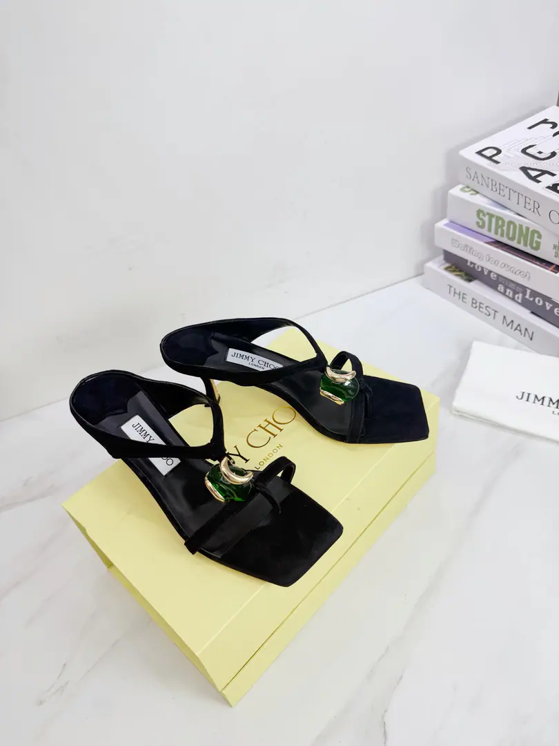 Get out of the factory. JIMMY CHOO(Jimmy Chow.) 💝💝💝It's a very comprehensive fashion brand., Hong Kong,The big fashion blogger and star of America has a high profile for women., - It's a game., The pair of sandals in the back of the heel.. Australian pointer. Circle Head, Header Series, It's beautiful., Loved grace., ♪ Love the future of the smug ♪, Just looking at it and wanting to have it right away., But a pair of fine heels is a trick.～～～～～～～～～～～～～～～～～ 💝It's a series of great things., A lady of no concern., And then they create a different overall effect., Jimmy Choo Designing something that inspires women to remain unattractive.💝💝💝 1⃣️Fabulous.: Import of sheep 2⃣️Uchi.: Imported a parchment. Super soft and delicate. 3⃣️Otsumi!: The original Italian is really colory. He's tall.6.5 4⃣️Codes: 35One.39(40.41.42.Custom)