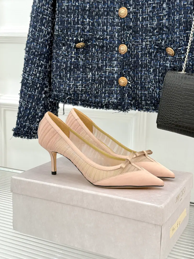 Plant price Jimmy Choo/Jimmy Chow.JC26WFNew Butterfly's got a pair of high heels on the tip of the head. Jimmy Cho Chun-suk's fairy shoes are so precious. The silk veil is so soft. The stylish bows of the stylish butterfly. Sneak the stuns and stretch the legs. The whole day was a rough one. They're so light and like clouds. The dress is a white moon. A little bit of a suit-scratch. You can easily handle dating time. Details are full of high quality. It's the pair of fairy shoes that's missing from the shoe cabinet. Put on your warmth. The most moving flat shoes this year. There's no mistake closing your eyes. The fabric is customized in the original version The inside feet are all sheep's skin. He's tall.: Floor/6.5cm/8.5cm Italian imports are so thick. size: 35-39（40/41Custom） Numbering: 81520260531