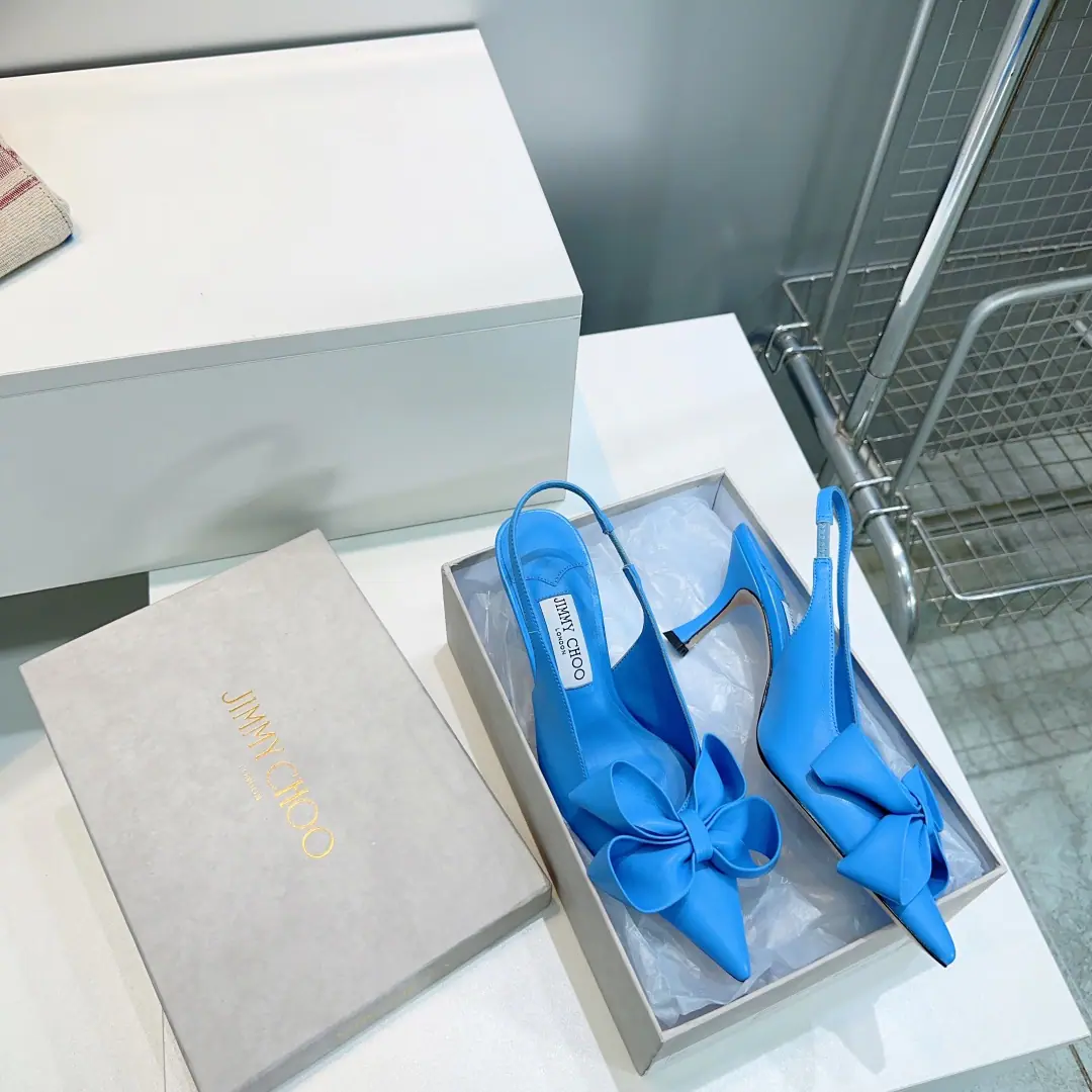 High quality out of the plant.！Top Quality🔥Jimmy Choo Chow Yuji. 26Spring and summer.jcNew paragraphStazThe pointy flower.🌺Butterfly with Muller's heels. Shoes slipper series！ Staz Sling Back 70The series of heels., Use the original leather material to build a different elegant shoe type, A pair of fine bows and stereo shoes., And he's a fashion character.. ♪ The gloom of the spring ♪, ♪ To the tip of my toes ♪！Put on a brand new one.Staz High heels series, Let's go.「Flowers」Lou.！A stylish butterfly flower., ♪ Fresh eyes ♪, Activate the pleasure of springtime.. Jimmy ChooNew stuff. StazThe series is so beautiful and so foul., These butterflies are tied to Muller's heels., It's a real fairy tale., Elegance atmosphere🔥It's like a flower in a dress., Butterfly knots are designed sweet and elegant., Every step of the way is romantic.. The moller's shoes., It's cozy and stylish., You don't have to be tired of shopping. The shoe face is a mix of sheep skin. The insides are stale with crystal feet. Italian imports are so colory. He's tall.:4.5cm Codes:35-42（40 41 42No. No.） Prefixed packaging