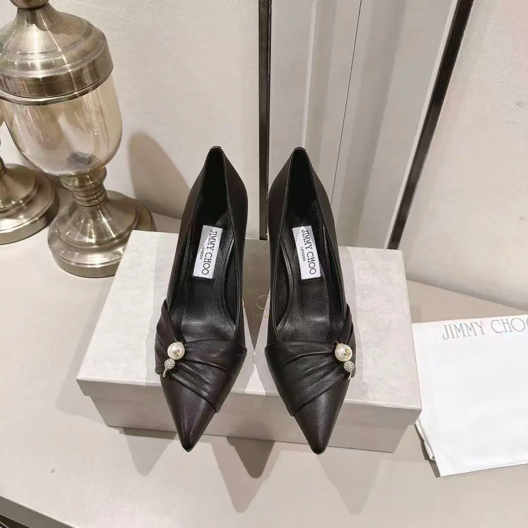 JIMMY CHOO RafiYou're wearing a new wrinkled heel., The pearls on the shoe are warm and warm., No exaggeration, MatchbingbingThe ball will be both noble and gas-balanced.！It's an office., First choice for the party., It's a lot lower than a full drill., It's a higher class than a single., Close your eyes, you commuters., White Wimvinya., Black Queen is a good girl.！ Shoe.: Import of sheep skin Uchi.: Import of sheep skin Otsumi!: The Italians are so rich. Codes: 35～39(34 40-42Custom without re-offer) He's tall.: Floor/6.5/8.5cm