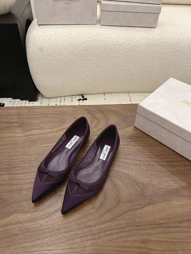 Jimmy Cho*26ssThe new summer butterfly is all over the head and the soles. A single shoe with a fine, gentle, warm, engraved butterfly., A sharp, lean, sharp shoe., The shoes are made of wrinkles and skin., The shoehead position is coupled with a fine-tube bow., The shoe line is long and smooth., A shallow-end-tailed toe., Shoes are easy to squeeze., You're comfortable in your clothes., There's a lot of leg-shaped accommodation.. Most of the clothes are in the dress and the rest., No schmucks.. And the sense of ease of commute and fashion., I want a pair of fancy, fancy, sharp shoes., This wrinkled butterfly with a sharp-headed sole shoe is a fresh one for daily travel.. Shoe.: The netting./Silk Uchi.: Lamb skin. Otsumi!: That's a big one. size: 35-42Code（40, 41, 42Code custom is not to be changed）
