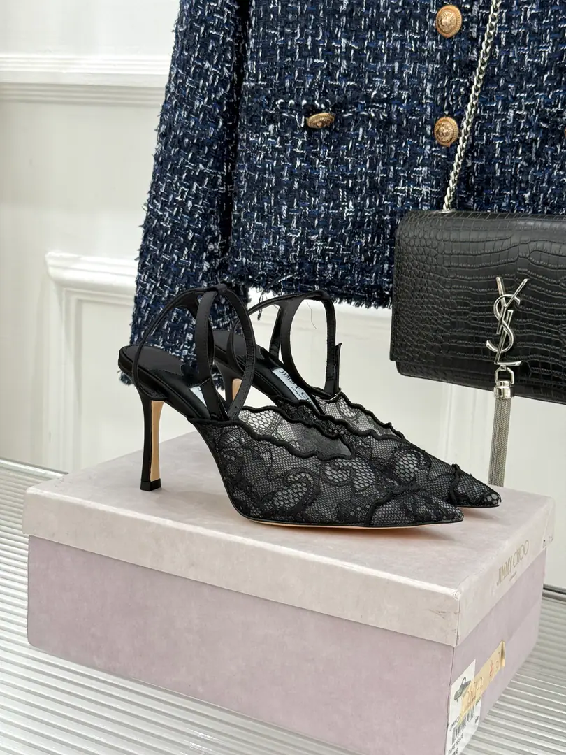Plant price Jimmy Choo/Jimmy Chow.26WFNew Lacey's head and heels. Inherit the brand.30The English genre of the year. This sandal unlocks the softness and the strength of modern women.. "The glitter of laces with romantic flowers and shades." The thinness of my skin flows through the light. It's like a second layer of skin.. 10cmThe flaps are tied to the fan-shoes. I'll pull the legs. The body work shoe pads hide comfort and conceit.. A big, bright, metal head with a pointer pen. And then we're gonna have a little bit of a little bit of a bump with lace. ♪ Walking through the glitter ♪. The tangled ankles are fine. The Italian process gives each step a steady end.. It's not a dinner dress, it's a regular dress. "and we can balance our lusts with our auras." I'll put you around the red carpet or the corner. I'm not sure what I'm thinking. Become a glorious hero with a little light.. The fabric is customised with the original lace The inside feet are all sheep's skin. Italian imports are so thick. size: 35-39（34/40/41/42Custom） Numbering: 20260410
