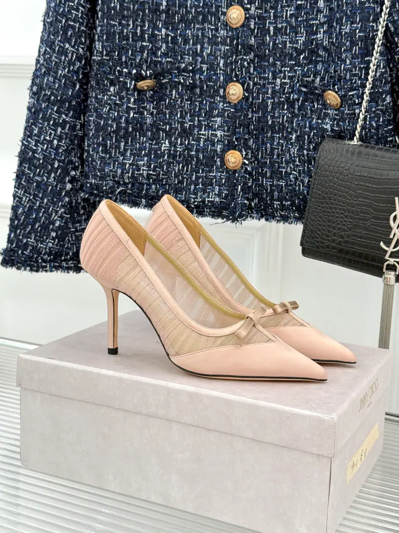 Plant price Jimmy Choo/Jimmy Chow.JC26WFNew Butterfly's got a pair of high heels on the tip of the head. Jimmy Cho Chun-suk's fairy shoes are so precious. The silk veil is so soft. The stylish bows of the stylish butterfly. Sneak the stuns and stretch the legs. The whole day was a rough one. They're so light and like clouds. The dress is a white moon. A little bit of a suit-scratch. You can easily handle dating time. Details are full of high quality. It's the pair of fairy shoes that's missing from the shoe cabinet. Put on your warmth. The most moving flat shoes this year. There's no mistake closing your eyes. The fabric is customized in the original version The inside feet are all sheep's skin. He's tall.: Floor/6.5cm/8.5cm Italian imports are so thick. size: 35-39（40/41Custom） Numbering: 81520260531