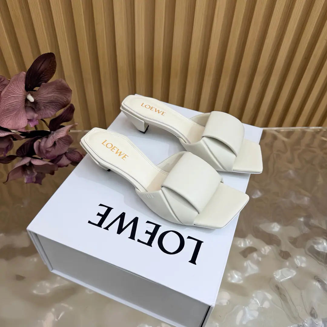 Top Version🆕💗【Loi Yi Wai.•Loewe】Fae and... Half-drawn - It's a hot new deal. The whole story is in the original. ●Fabulous.: The headwater dyes the green sheep's skin. ●Uchi.: Top Version🆕💗【Loi Yi Wai.•Loewe】 - It's a hot new deal. The whole story is in the original., Fashion and personality are so good. It's a great color. ●Fabulous.: Lamb skin. ●Uchi.: Lamb skin. ●Foot.: In the sheep. ●Otsumi!: That's a little skin. ●Packaging: Original package ●Codes: Female 35-40（40, 41I'll make sure I don't change it.）