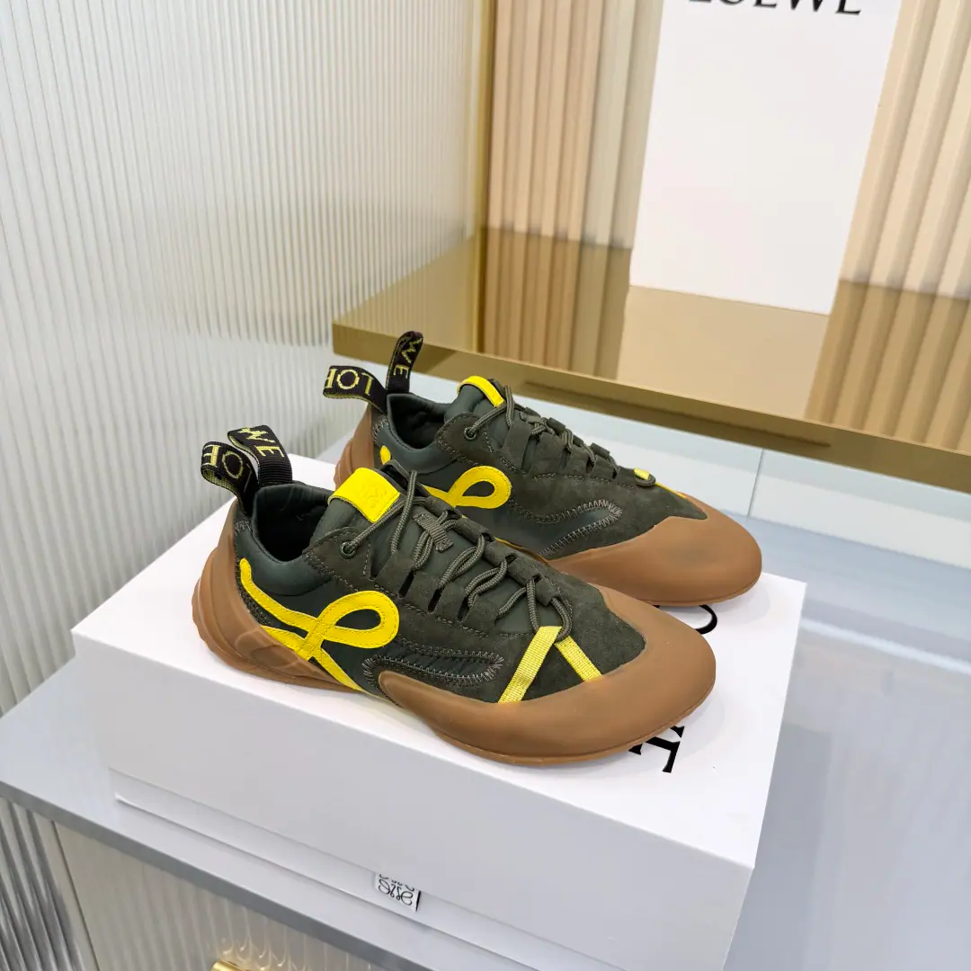 Plant price: A couple.！！！ Loewe/Loi Yi Wai. x on cioudtilt2.0The pair of shoes, Lo Yi Wai. x on The new series of running shoes. Brands and Swiss high-performance sports brandsonThe series of works that we've been working on together is dedicated to cities and outdoors., To demonstrate fully the scientific and technological qualities of sustainability.. This time, I'll be working together., Willon- A professional skill.loeweThe great combination of the Rover process., In production and design, For urban life and outdoors. ✔Shoes made of recycled polyester fibres and web-eye fabrics ✔Use exclusive rubber sole sole sole sole sole sole sole sole sole sole sole sole sole., I got a shoe print.loeweLorraine.logo, It's full coverage of the suture details.. ✔Size: 36-45